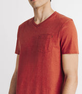 T-shirt col V avec poche rouge - IZAC