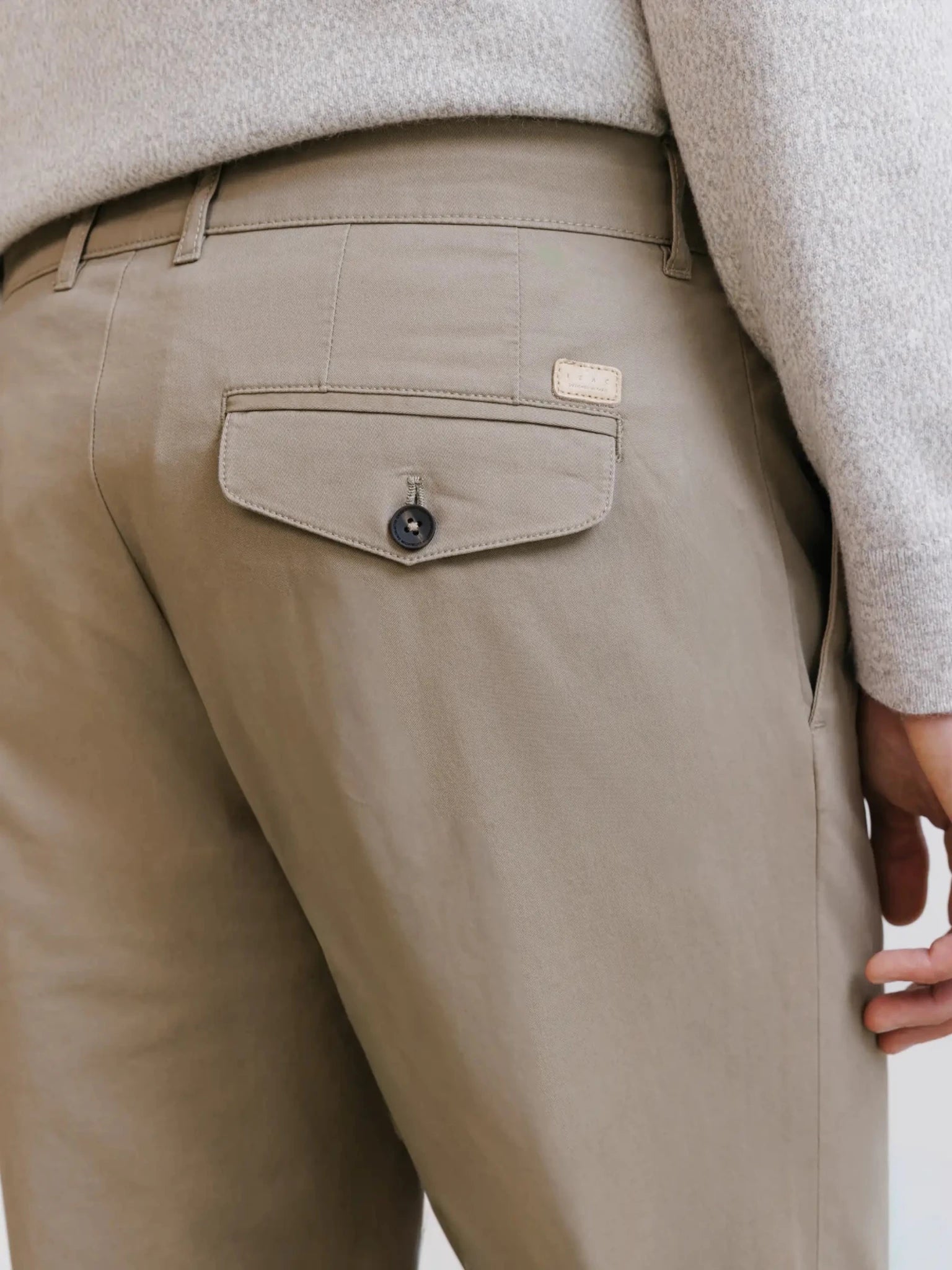 Pantalon chino à plis taupe - IZAC
