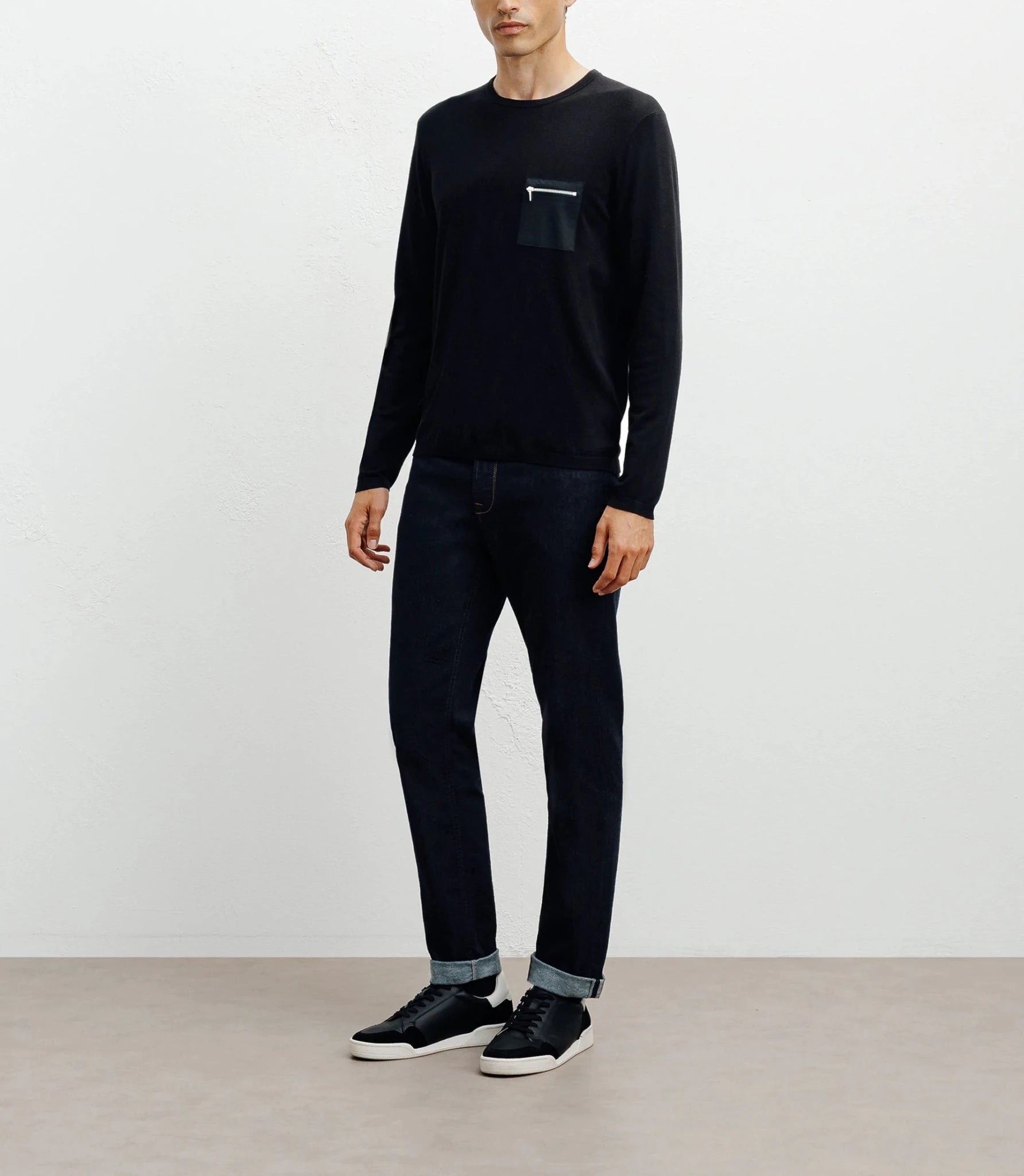 Pull manches longues col rond en maille noir