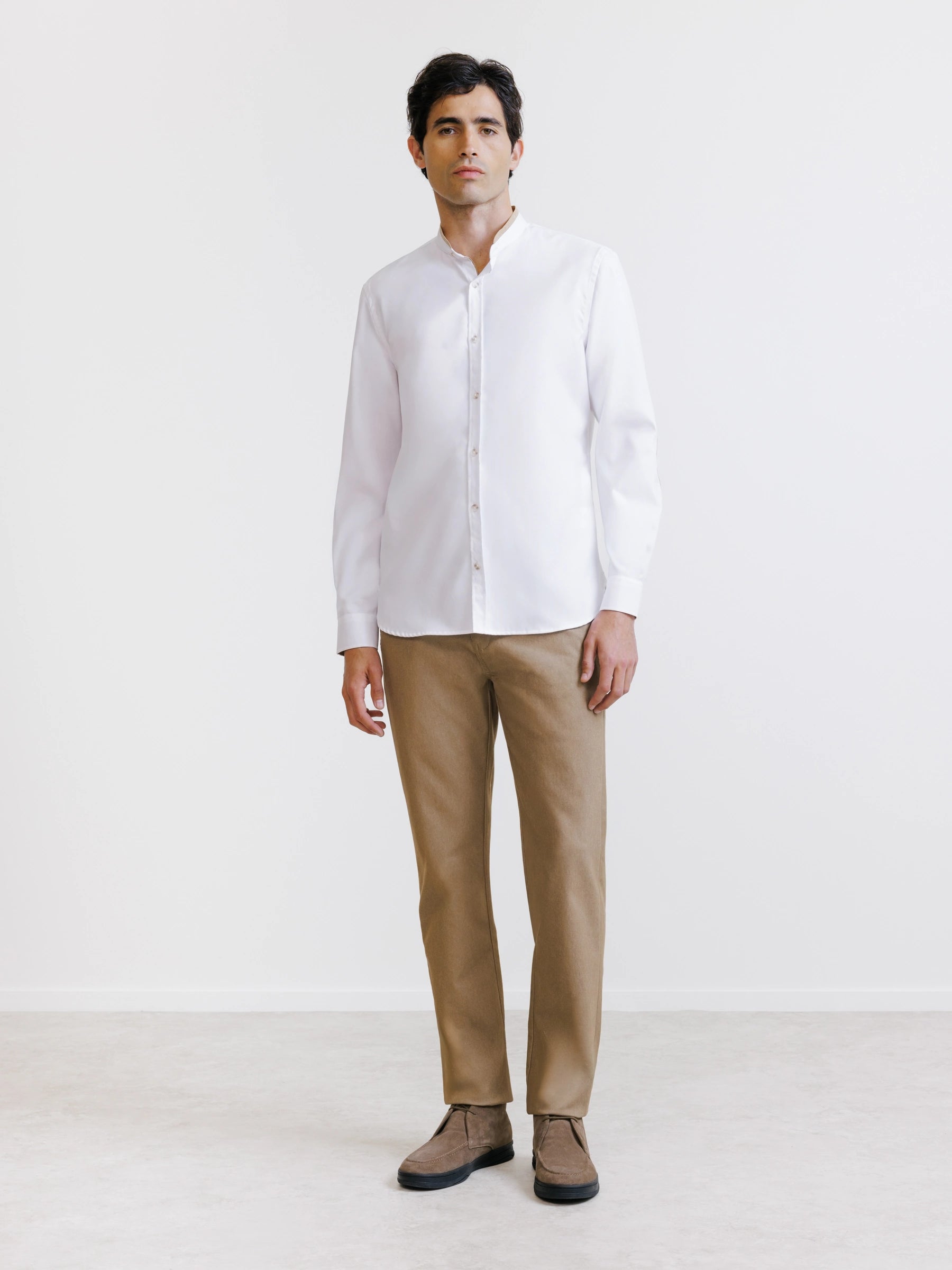 Chemise col mao avec coudière en suède blanche