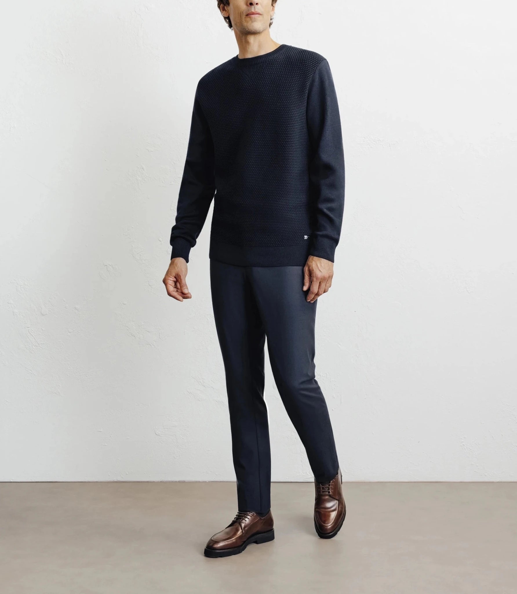 Pull col rond jeux de points marine - IZAC