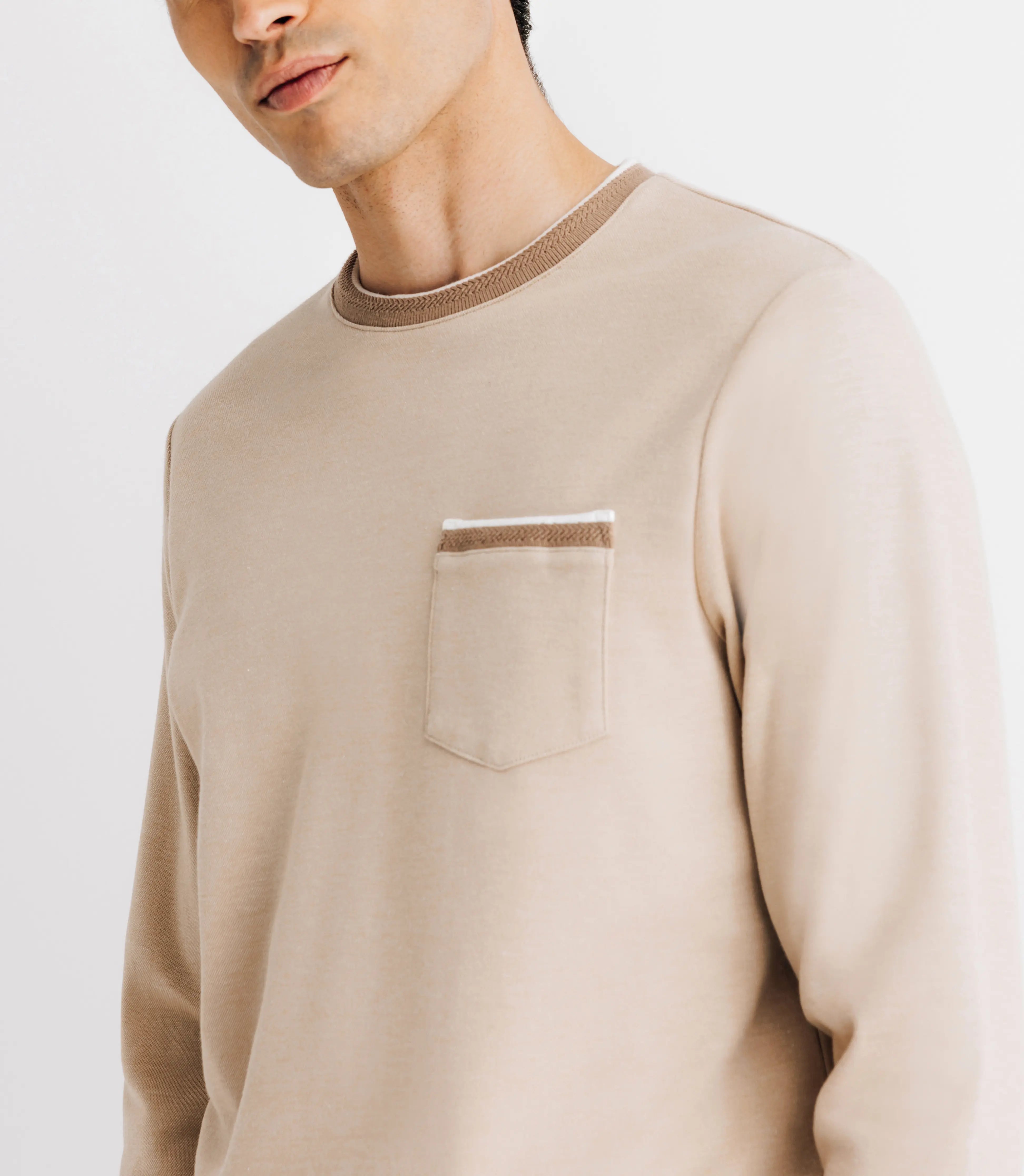 T-shirt col rond avec poche beige - IZAC