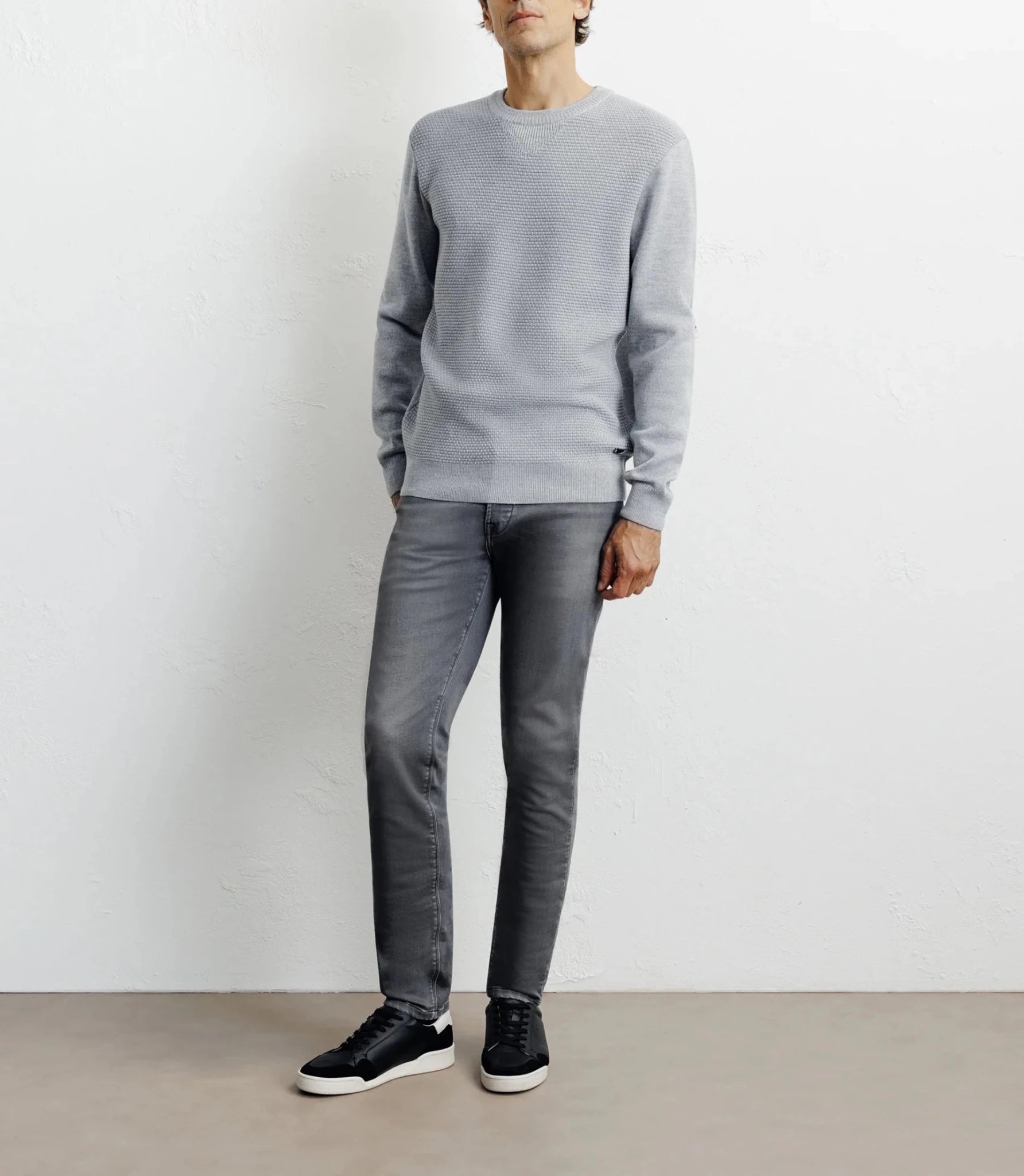 Pull col rond jeux de points gris chiné