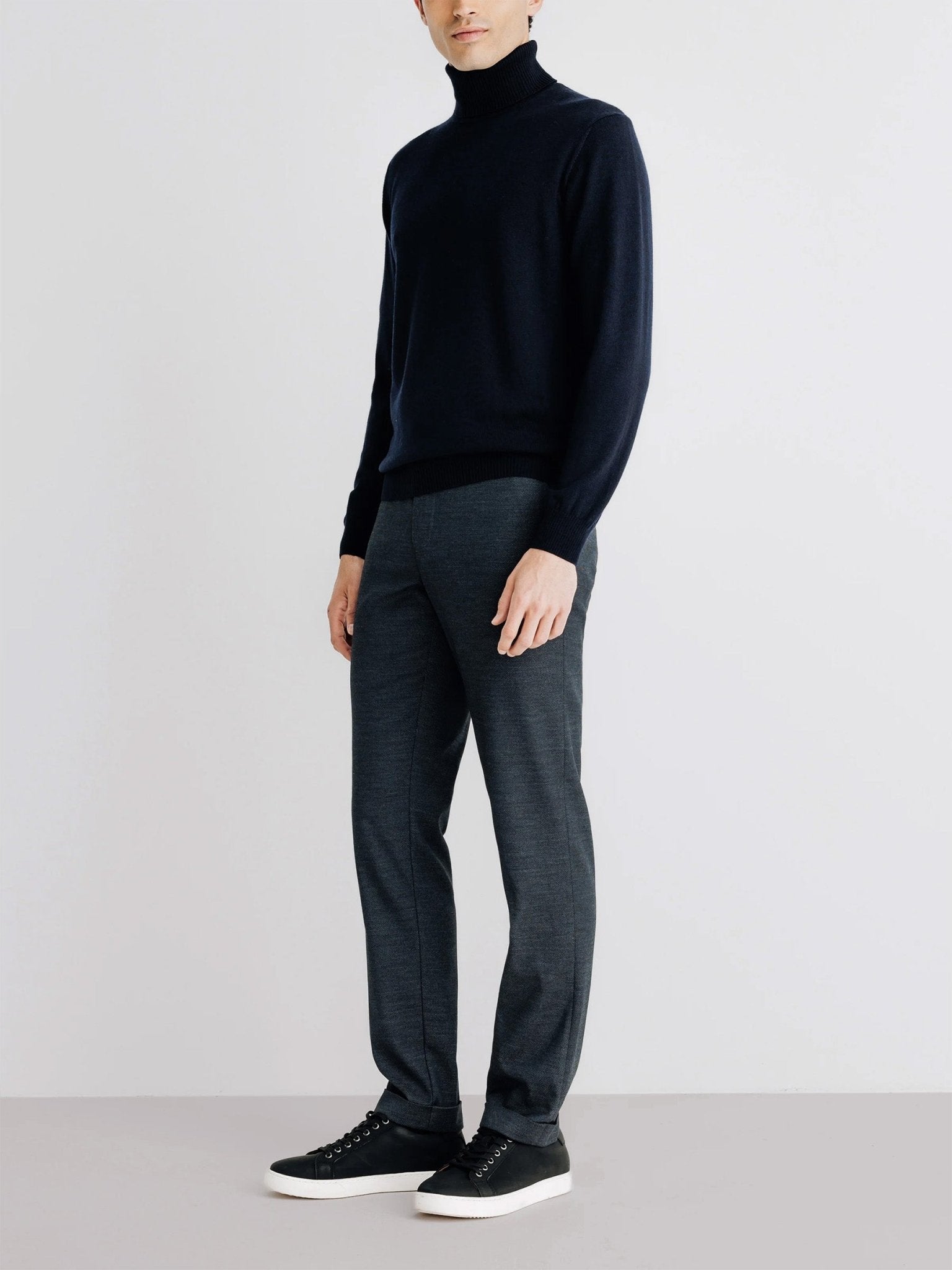 Pull col roulé marine - IZAC