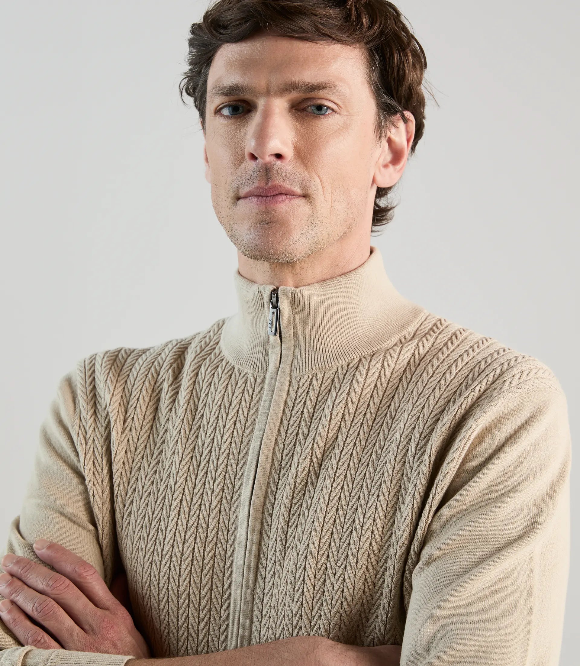 Gilet zippé en maille torsadée beige - IZAC