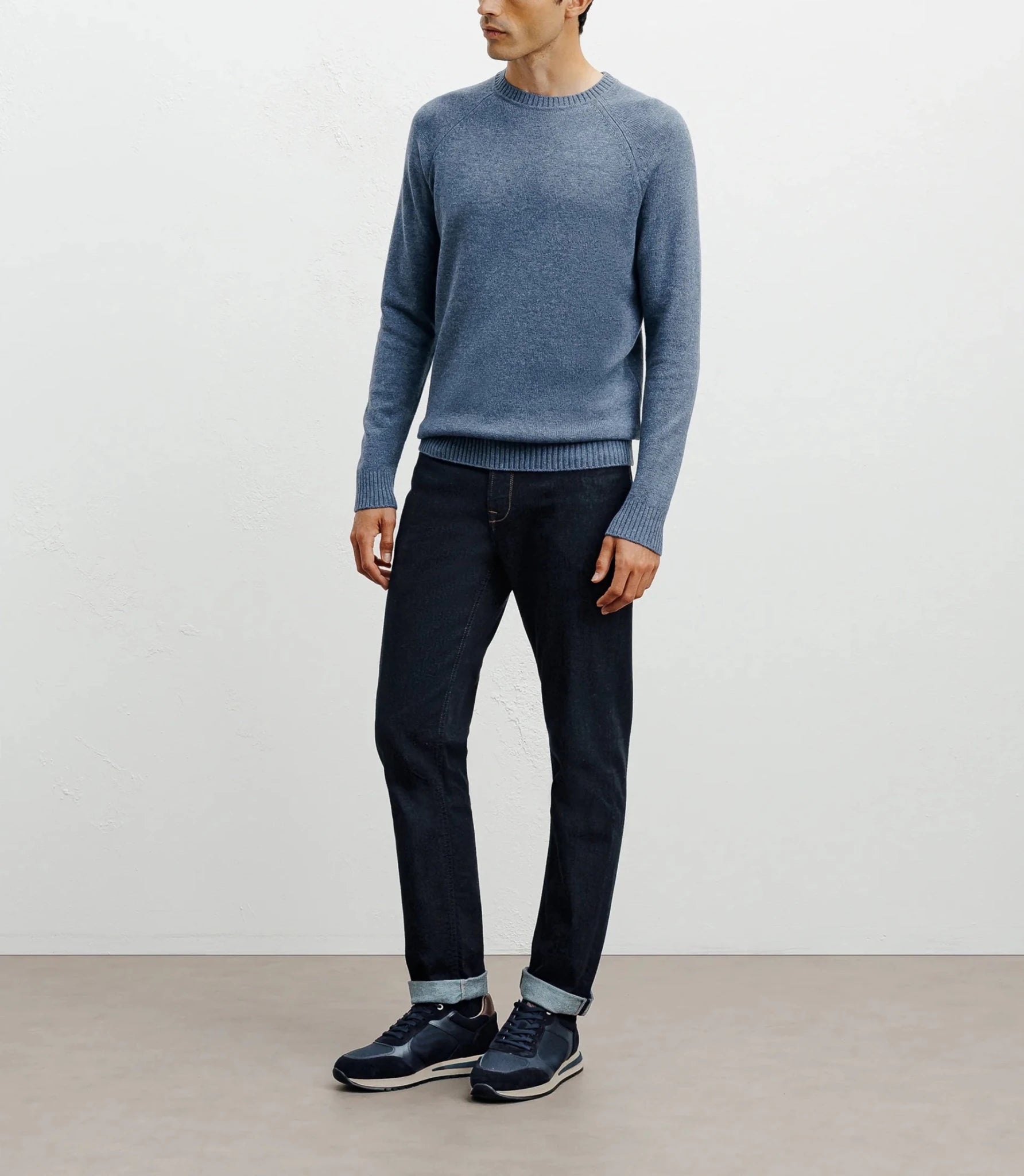 Round-neck wool sweater indigo