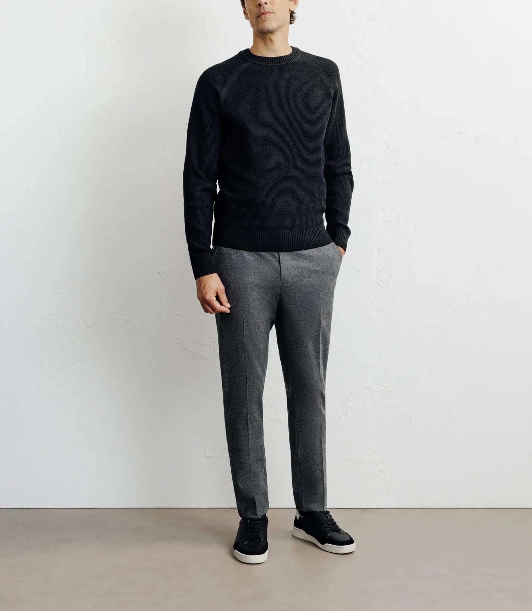 Round-neck sweater with black dots