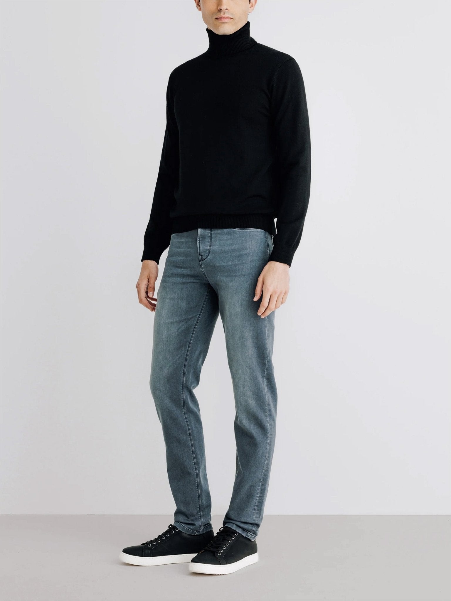 Pull col roulé noir - IZAC