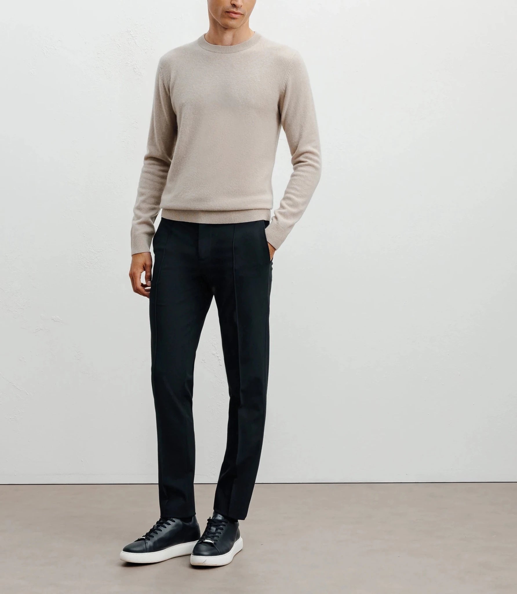 100% beige cashmere round neck sweater
