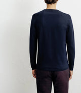 Long-sleeved round-neck navy knit sweater