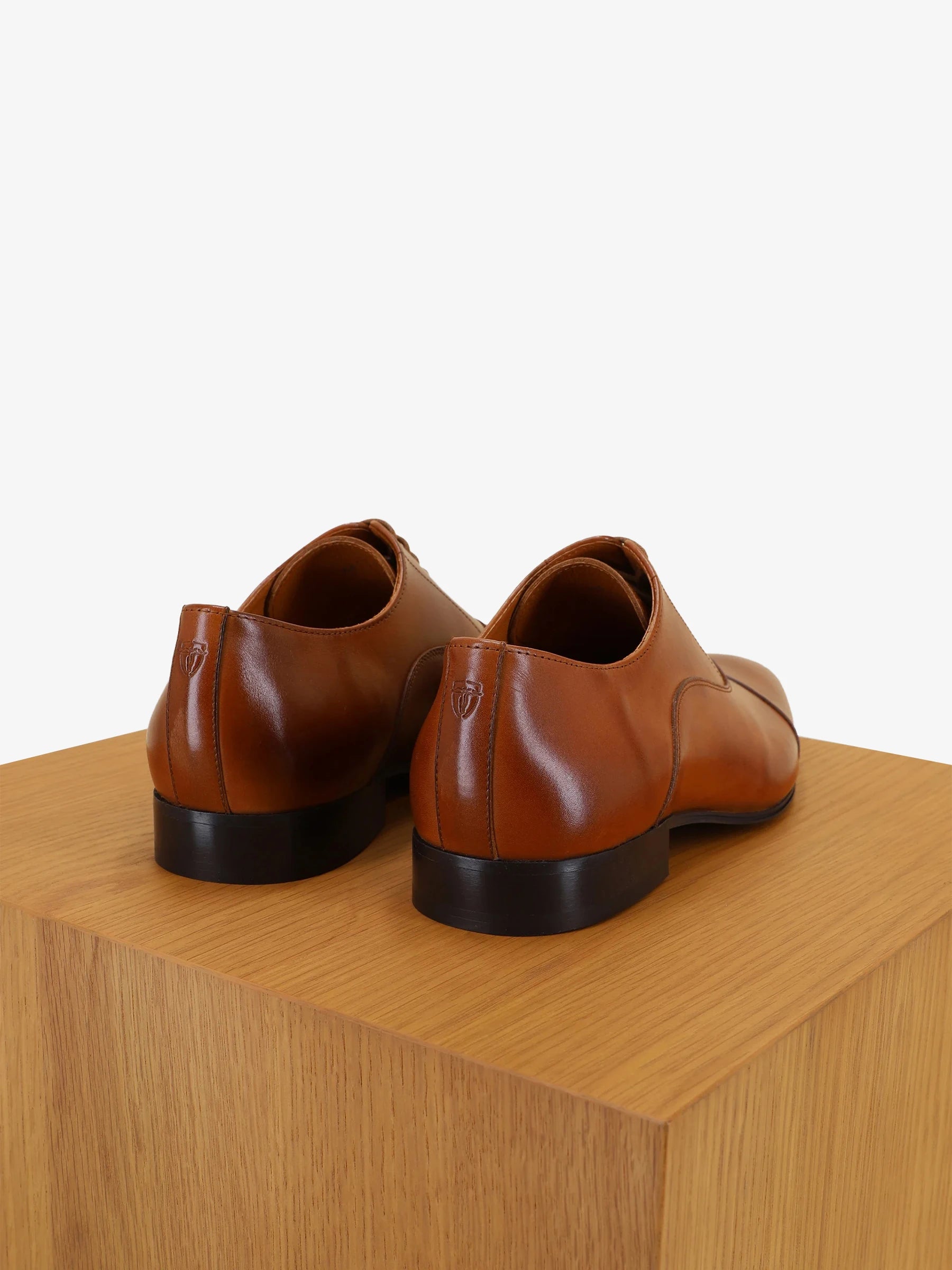 Brown leather richelieu shoes