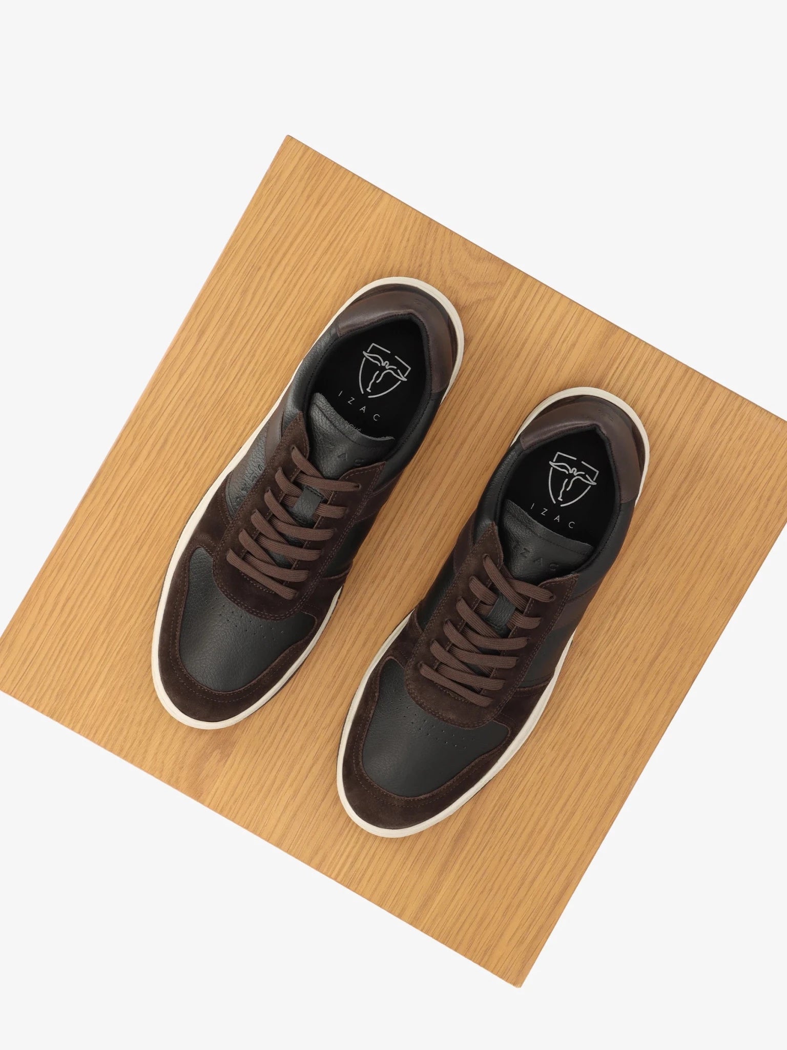 Baskets en cuir marron