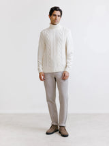 Pull col roulé en maille torsadée écru