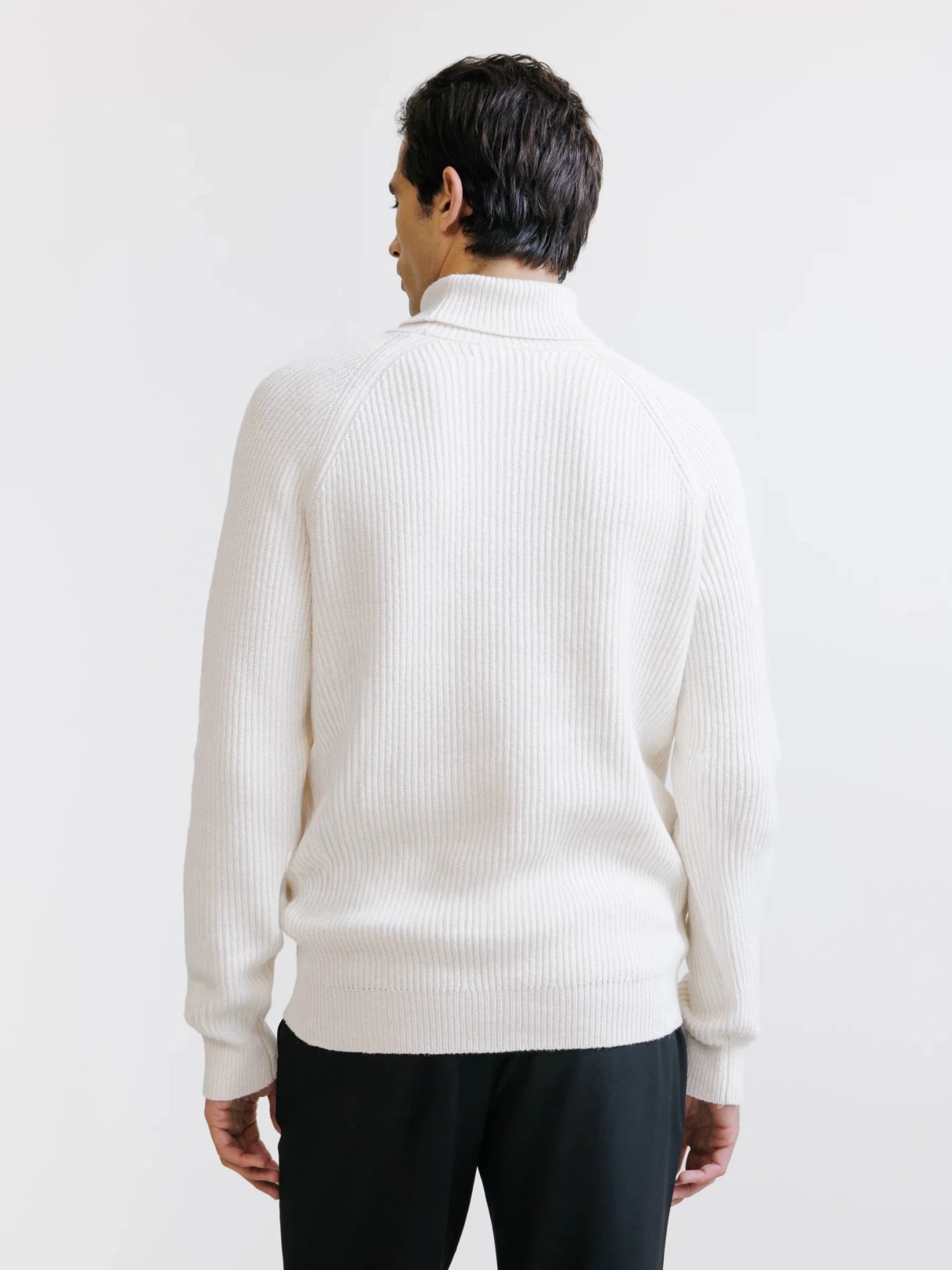Pull col roulé en maille côtelée écru - IZAC