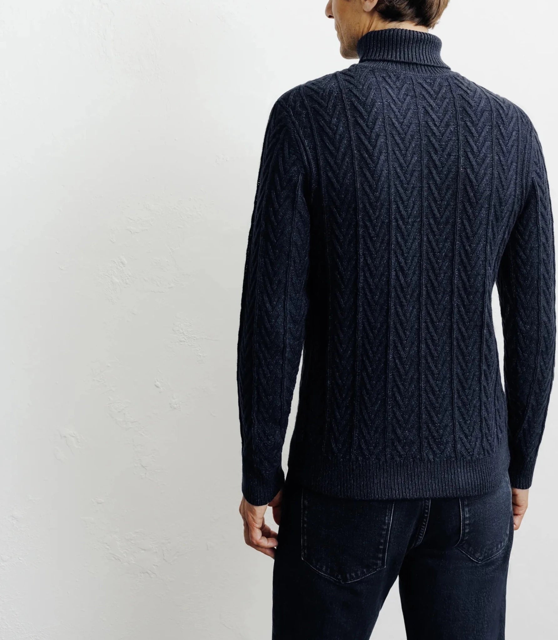 Pull col roulé torsadé marine - IZAC