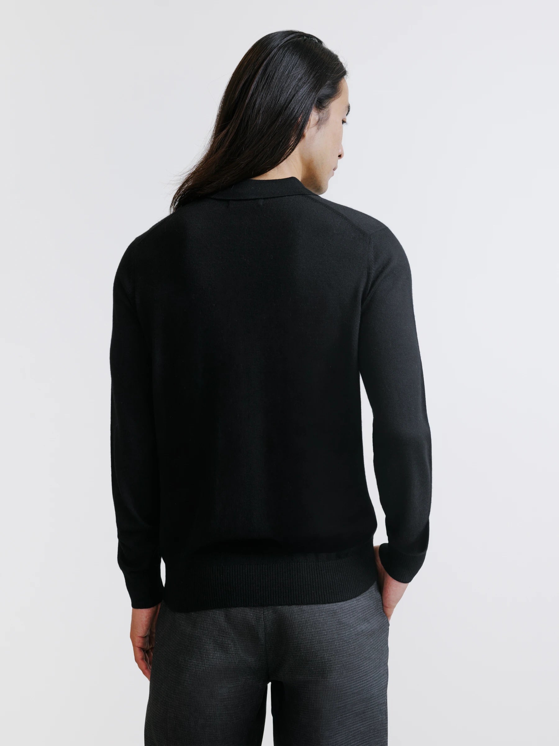 Pull col polo boutonné en laine mérinos noir