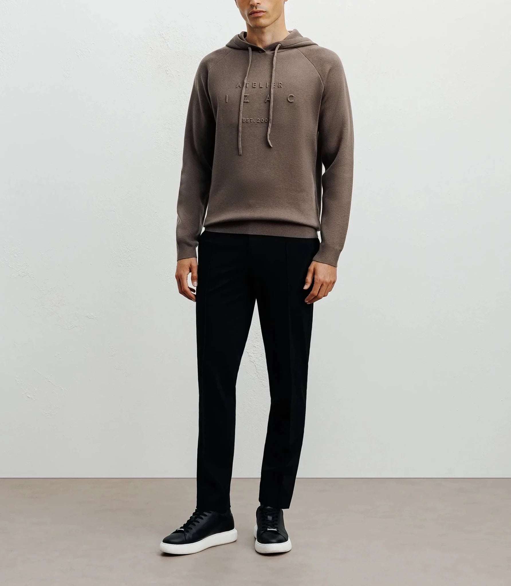 Pull à capuche en maille chatain - IZAC