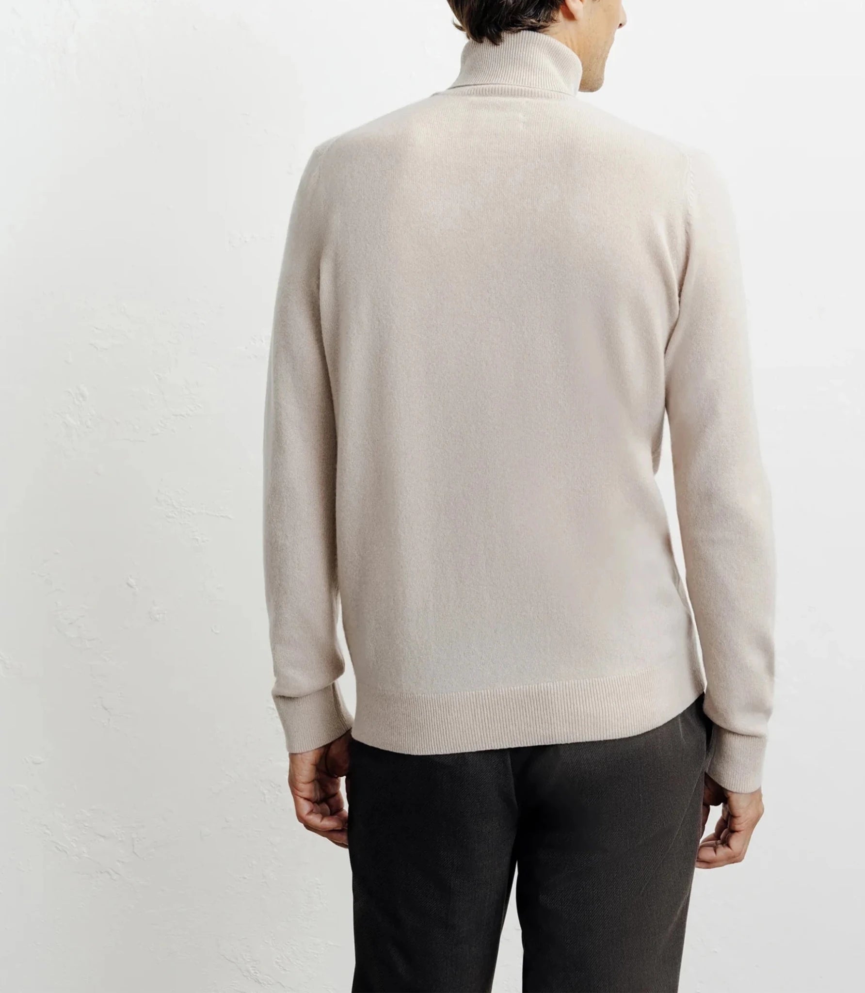 100% beige cashmere turtleneck sweater