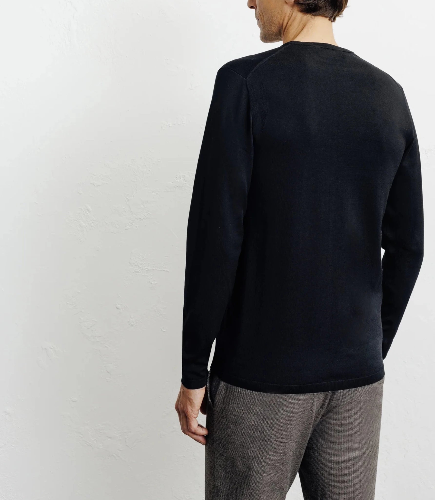 Long-sleeved round-neck knitted sweater, black