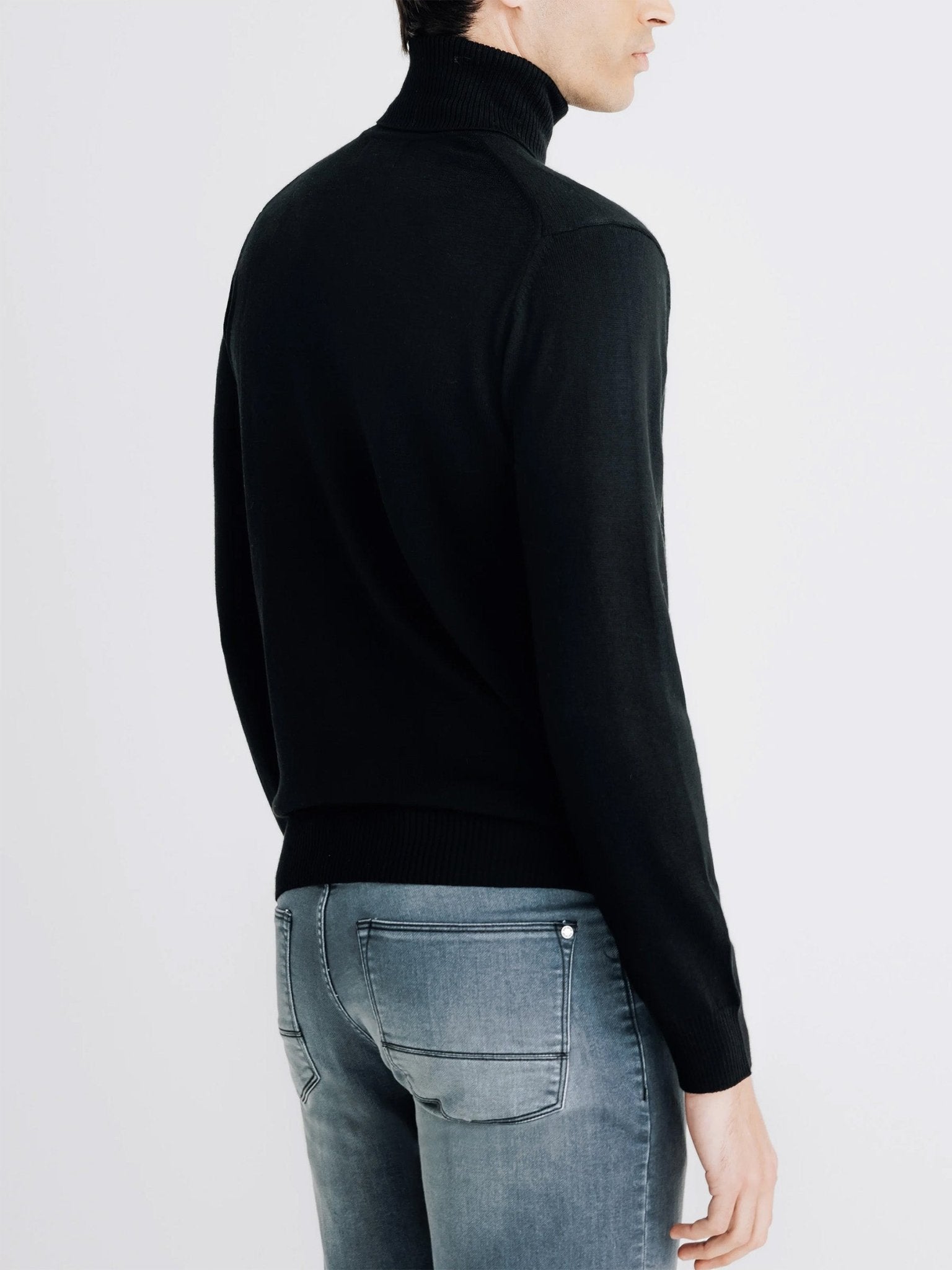 Pull col roulé noir - IZAC