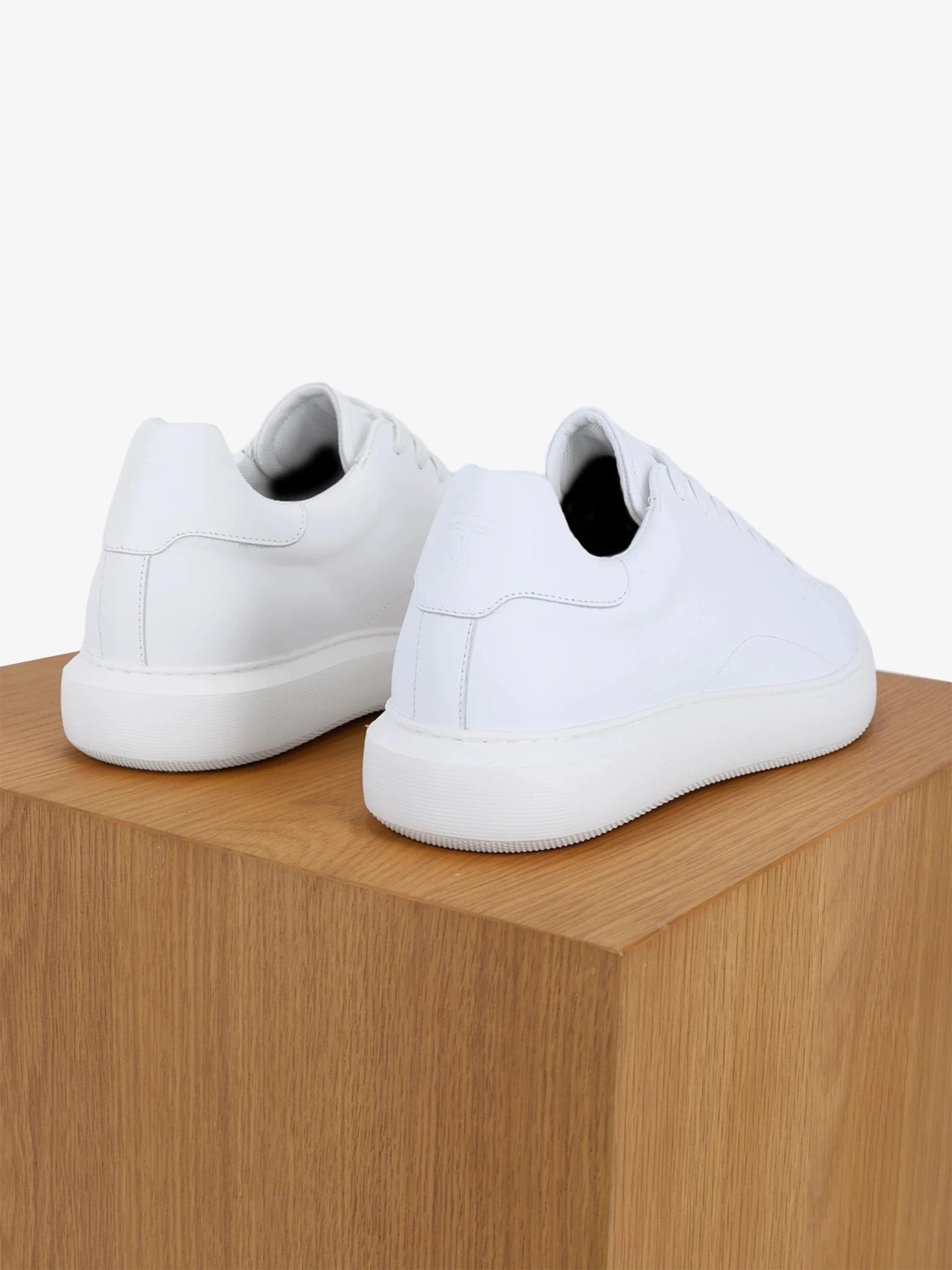 Basket en cuir blanche - IZAC