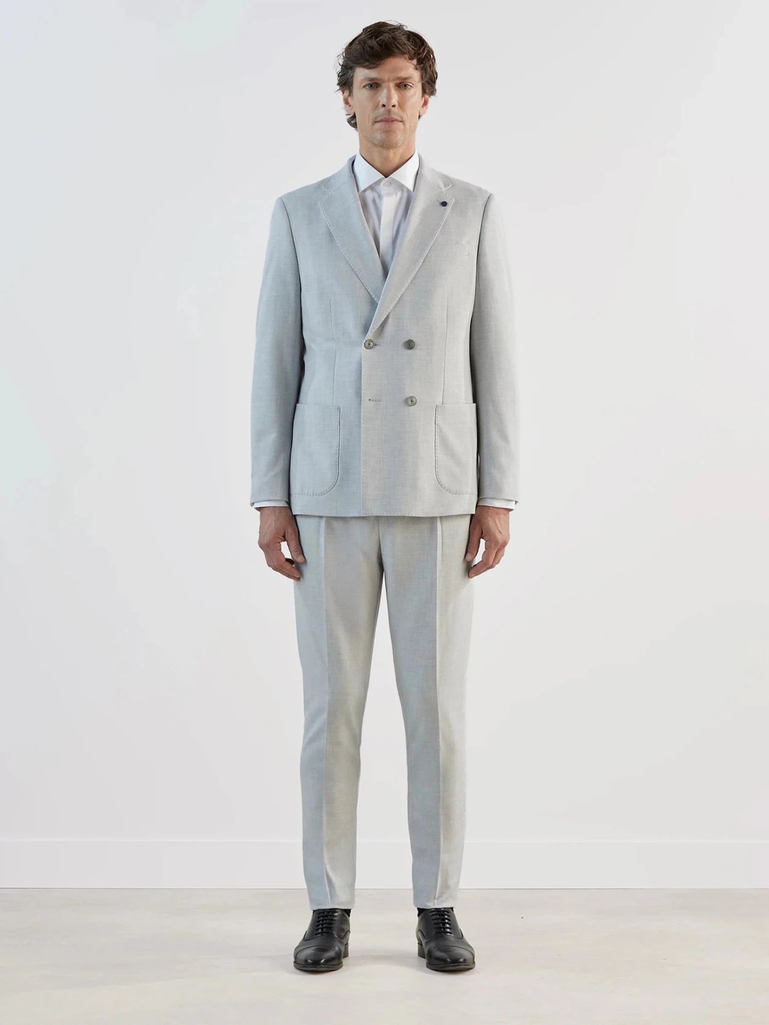 Costume croisé gris clair