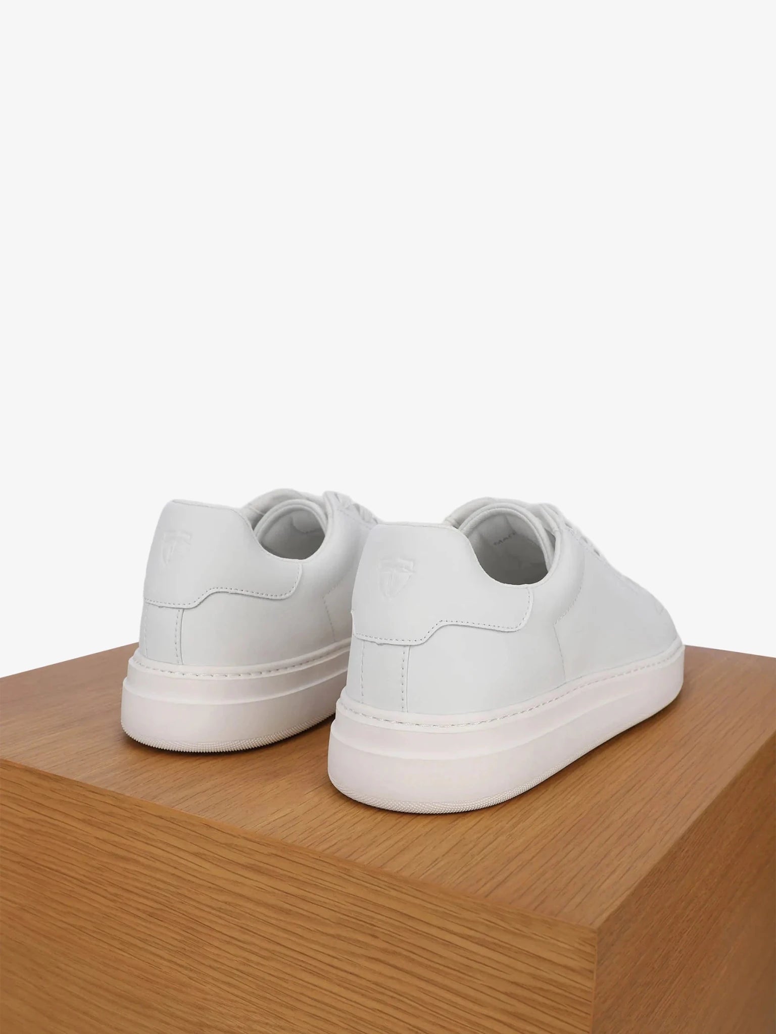 Basket en cuir blanche - IZAC