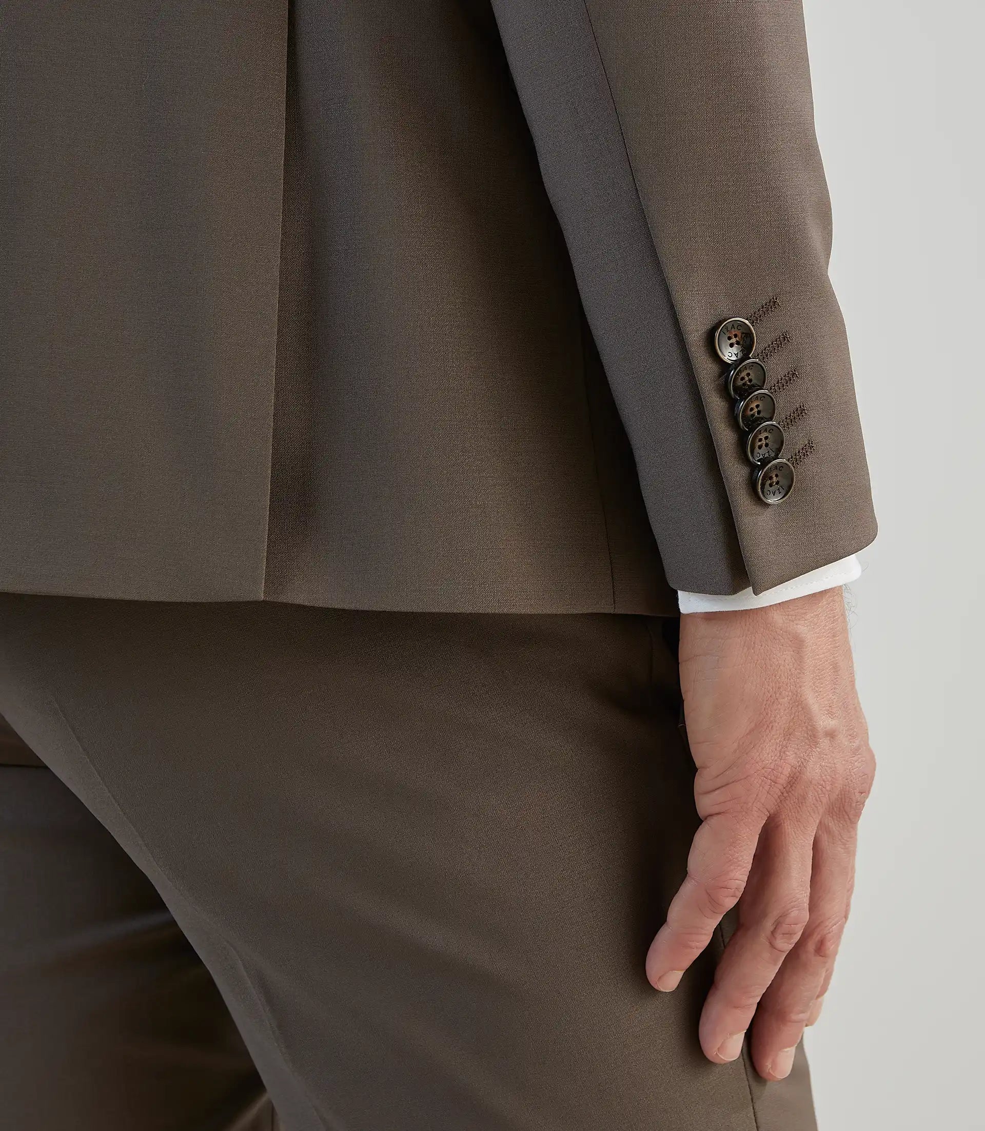 Costume 2 boutons en laine majoritaire chataigne - IZAC