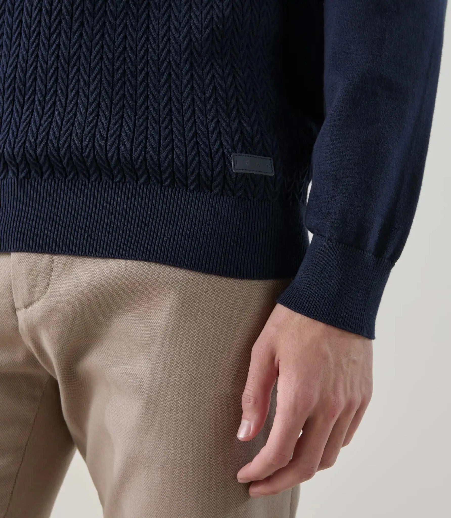 Pull col rond en maille torsadée marine - IZAC