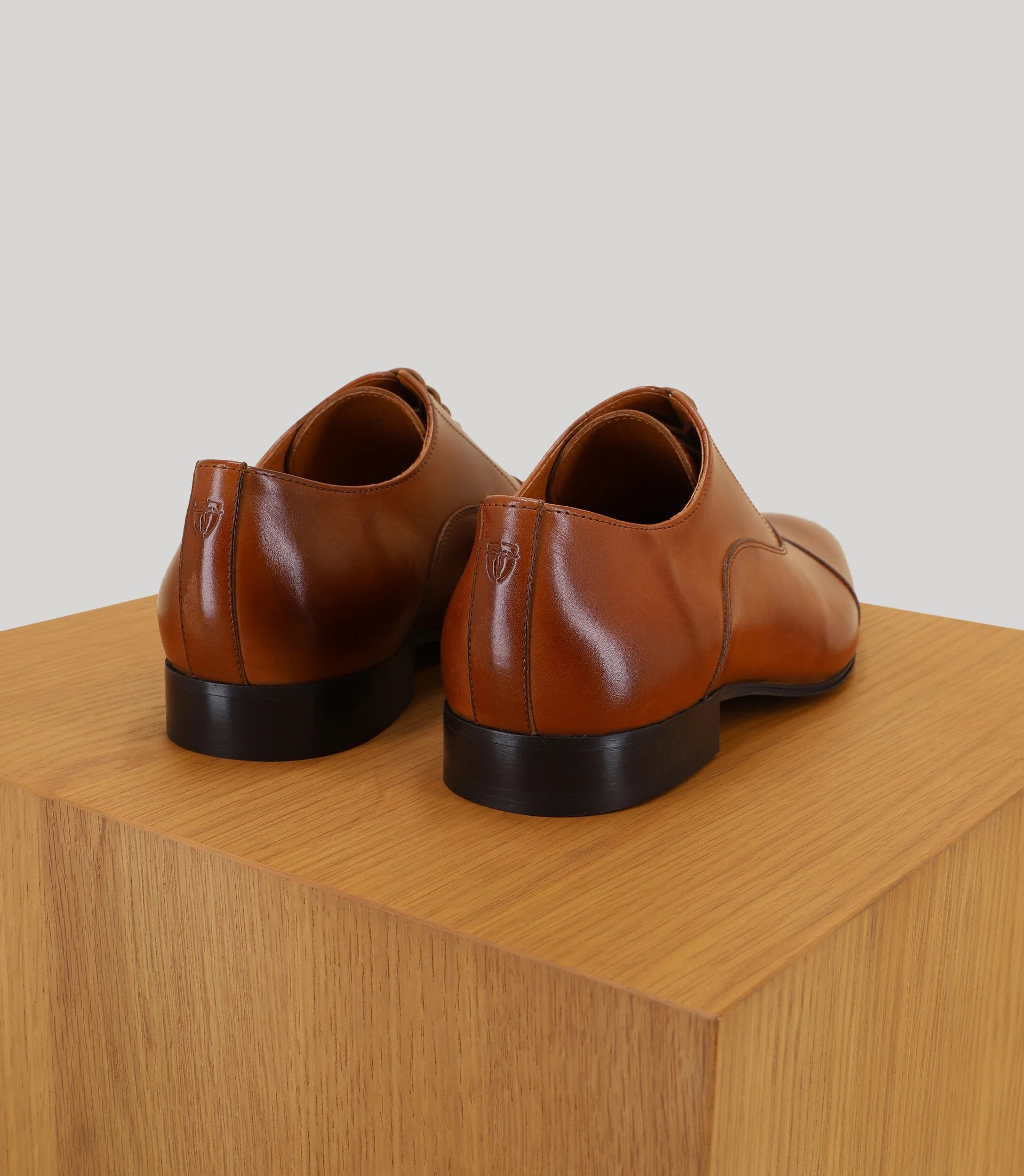 Brown leather richelieu shoes
