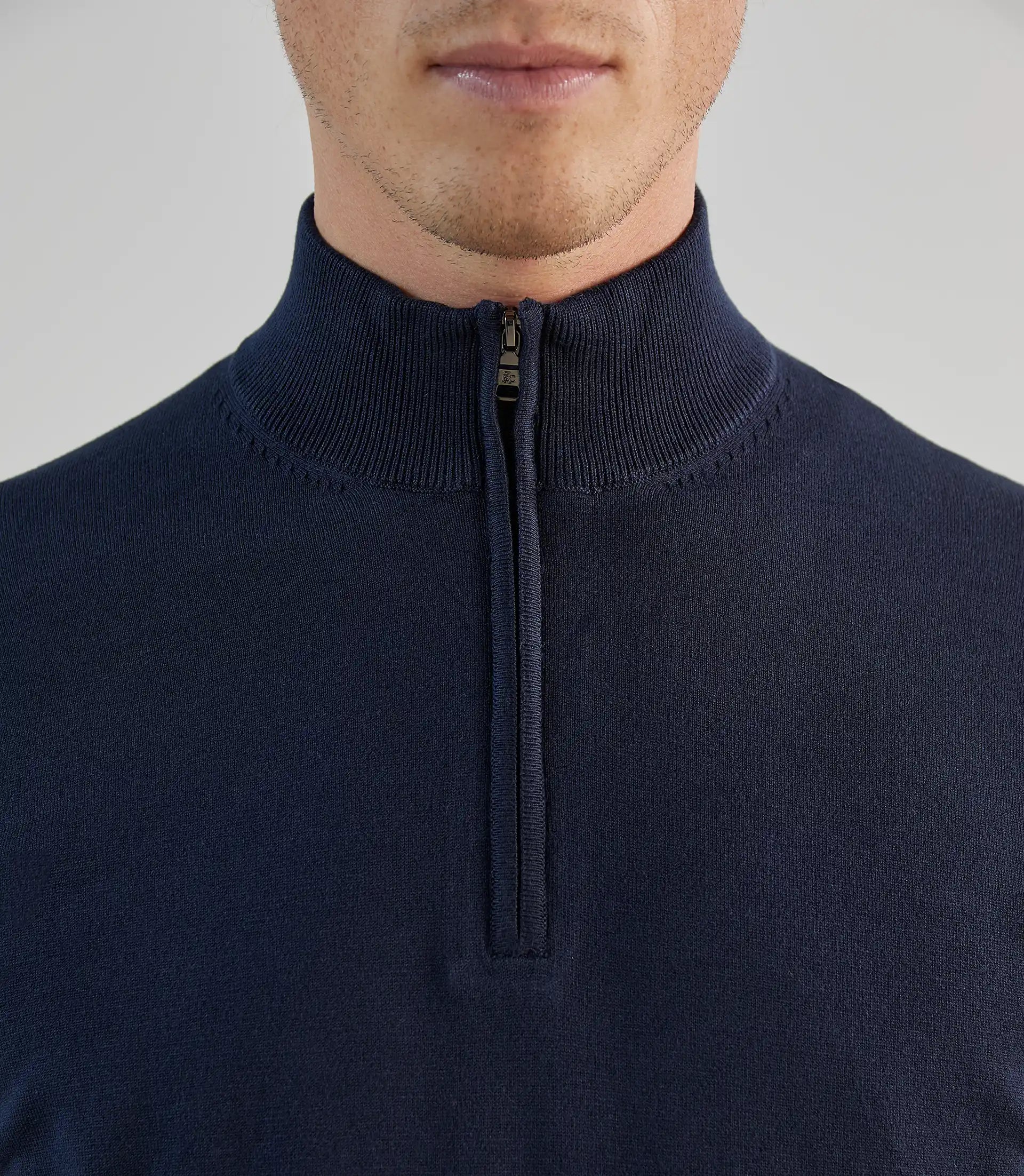 Pull demi - zip à col montant marine - IZAC