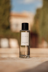 L'eau de parfum IZAC