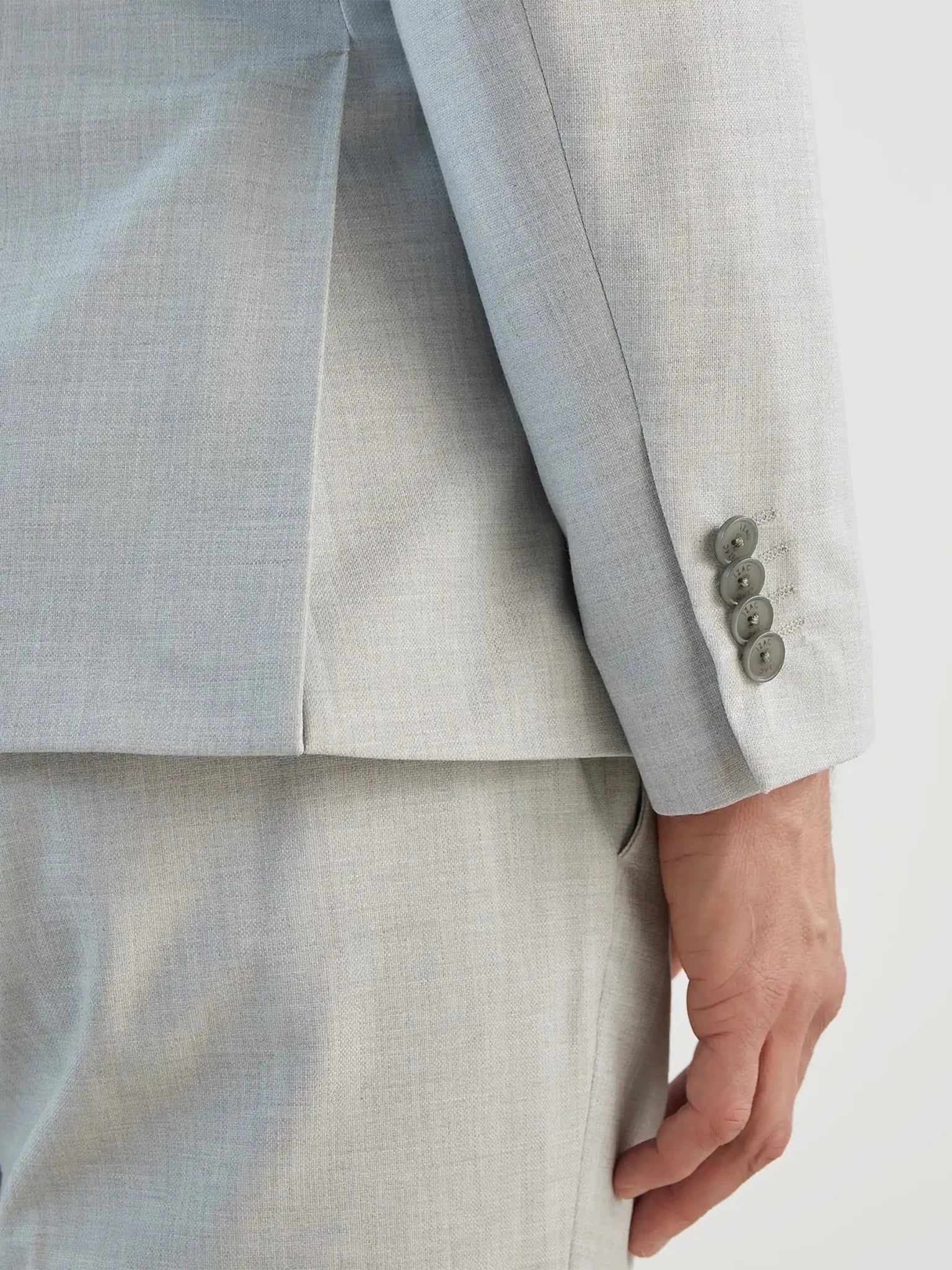 Costume croisé gris clair