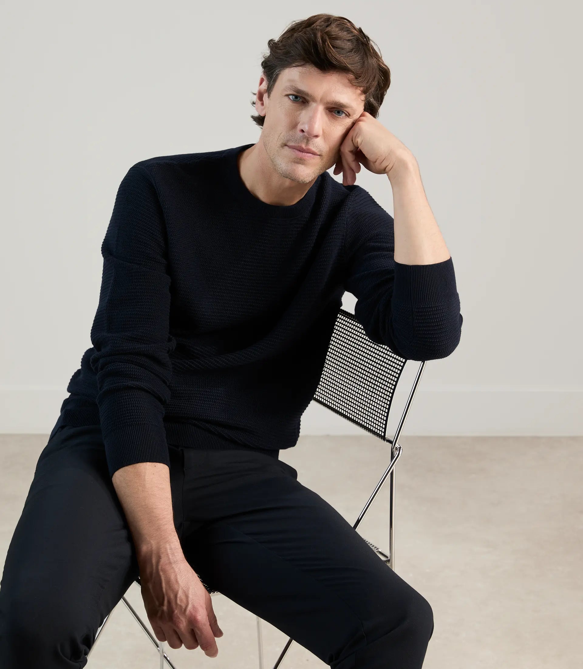 Pull col rond en jeu de points marine - IZAC