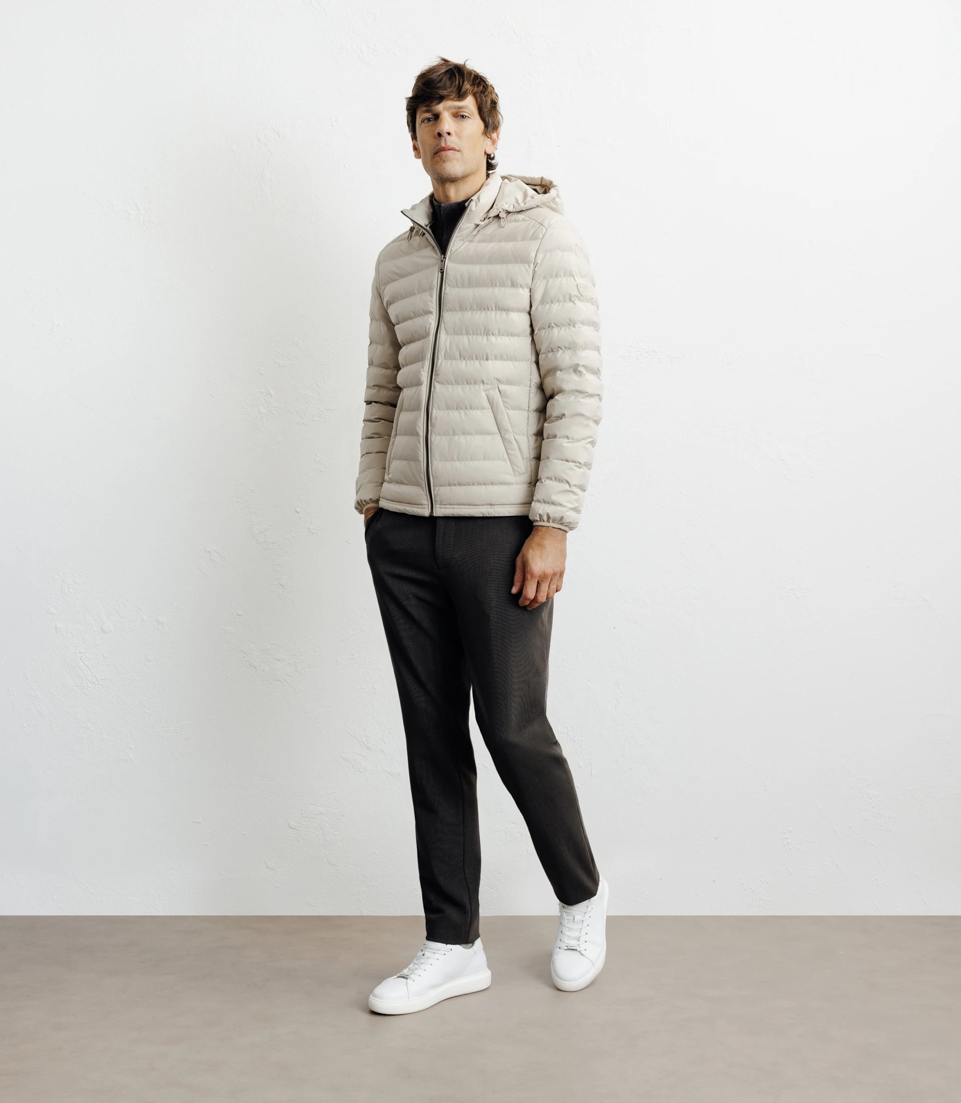 Down jacket with Beige removable hood