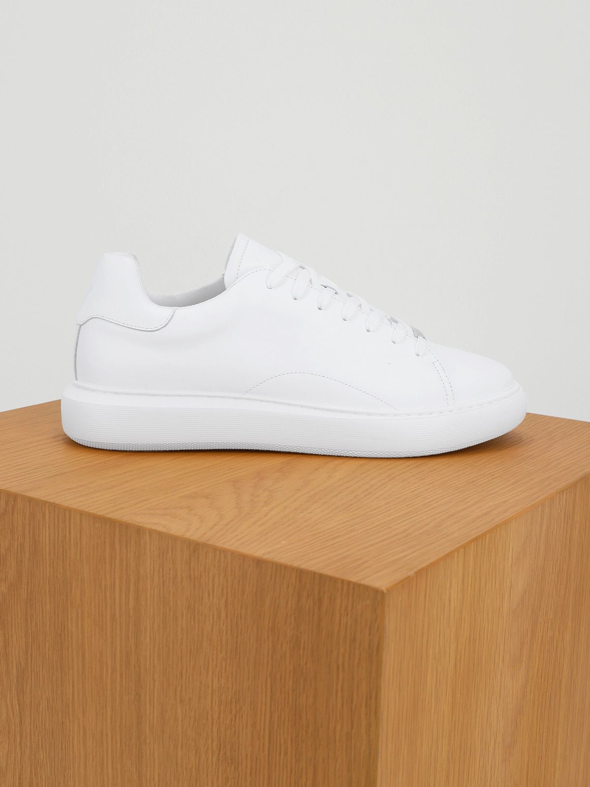 Chaussures sneakers en cuir blanches - IZAC