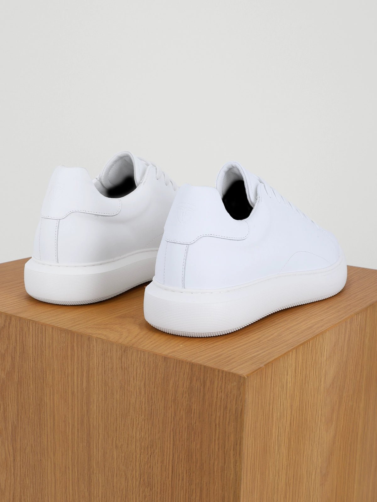 Chaussures sneakers en cuir blanches - IZAC