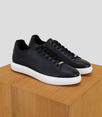 Chaussures sneakers en cuir noir - IZAC
