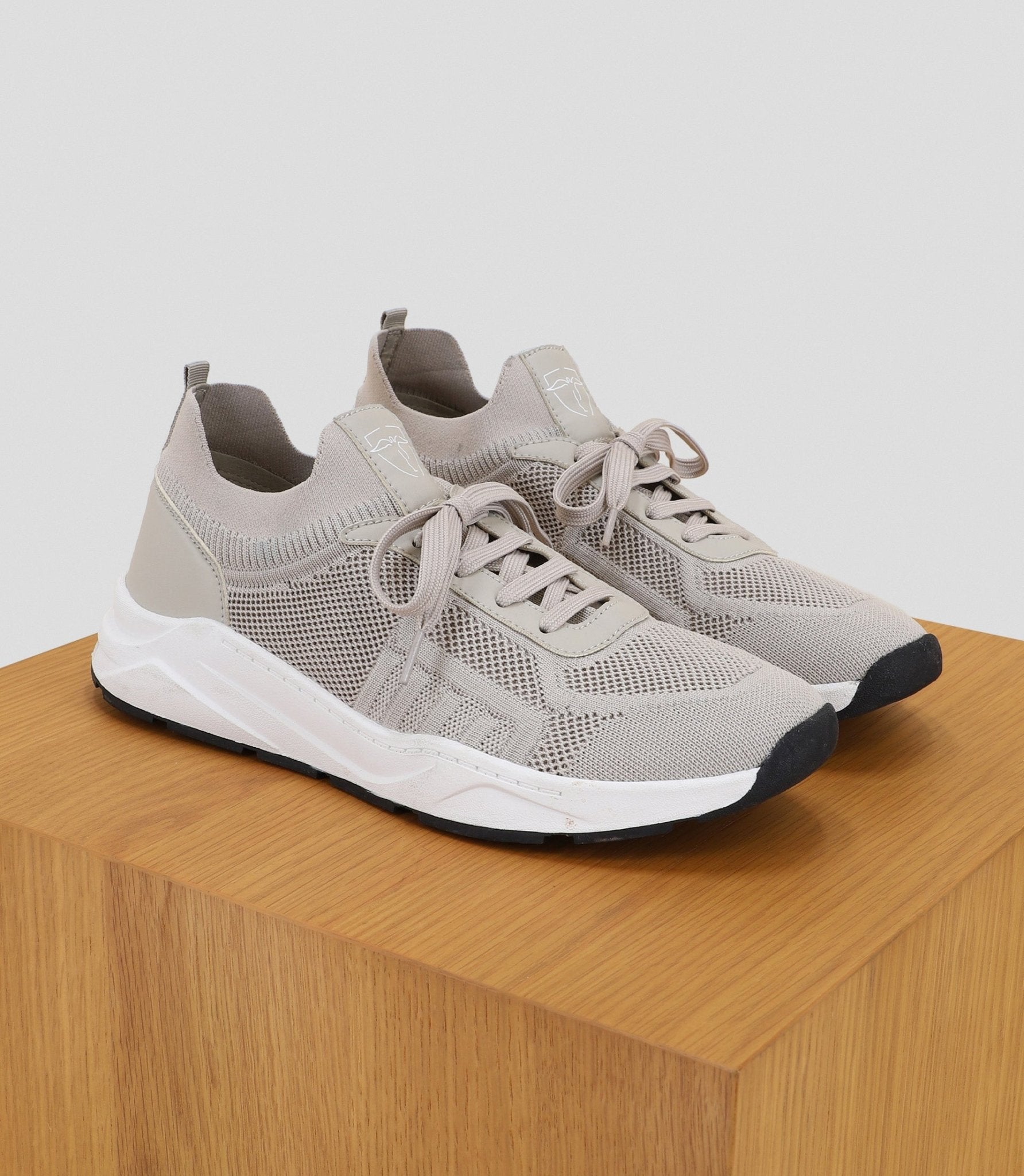 Chaussures sneakers en maille beige – IZAC - Main Image