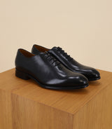 Black leather richelieu shoes