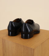 Black leather richelieu shoes