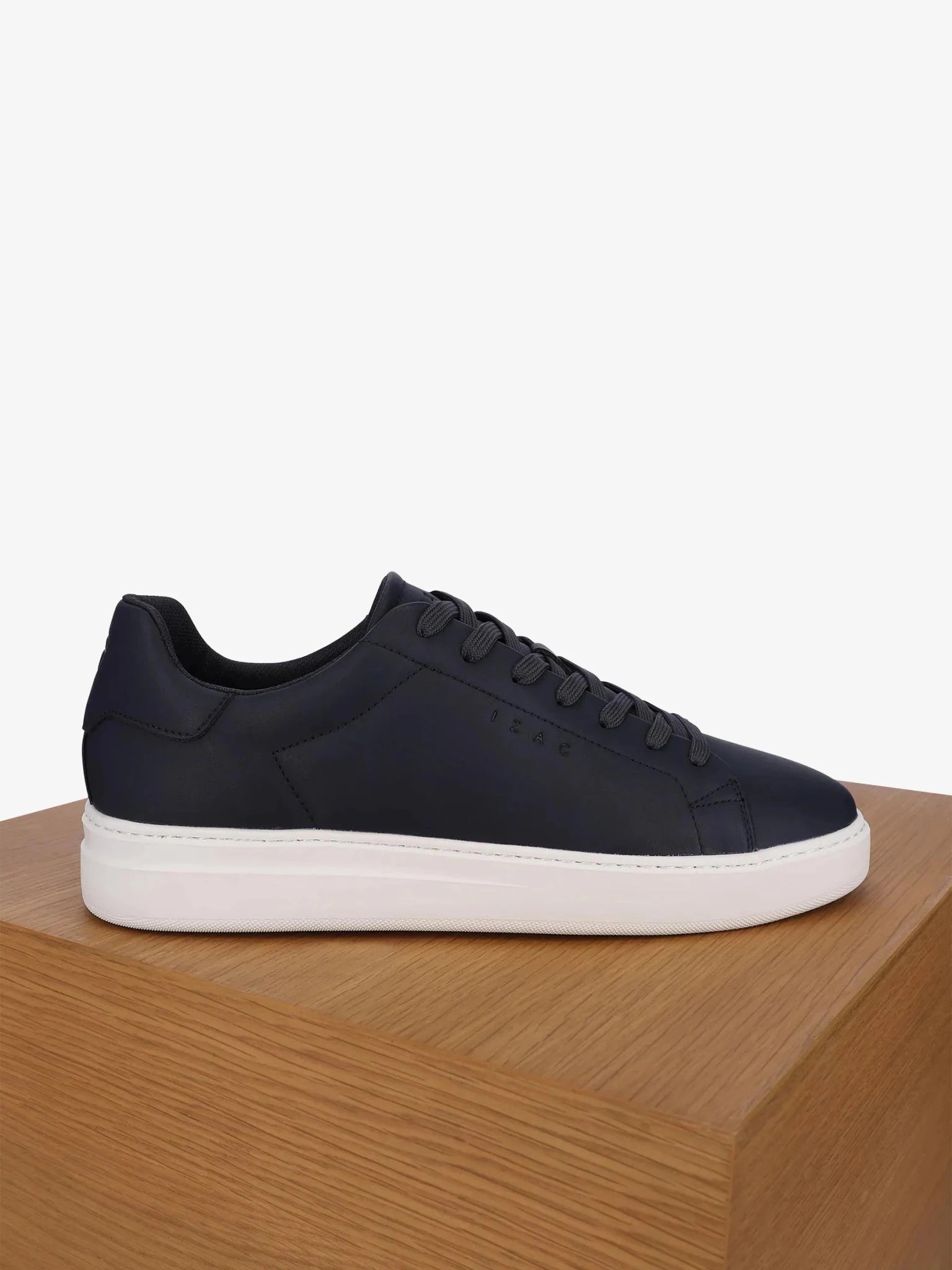 Basket en cuir marine
