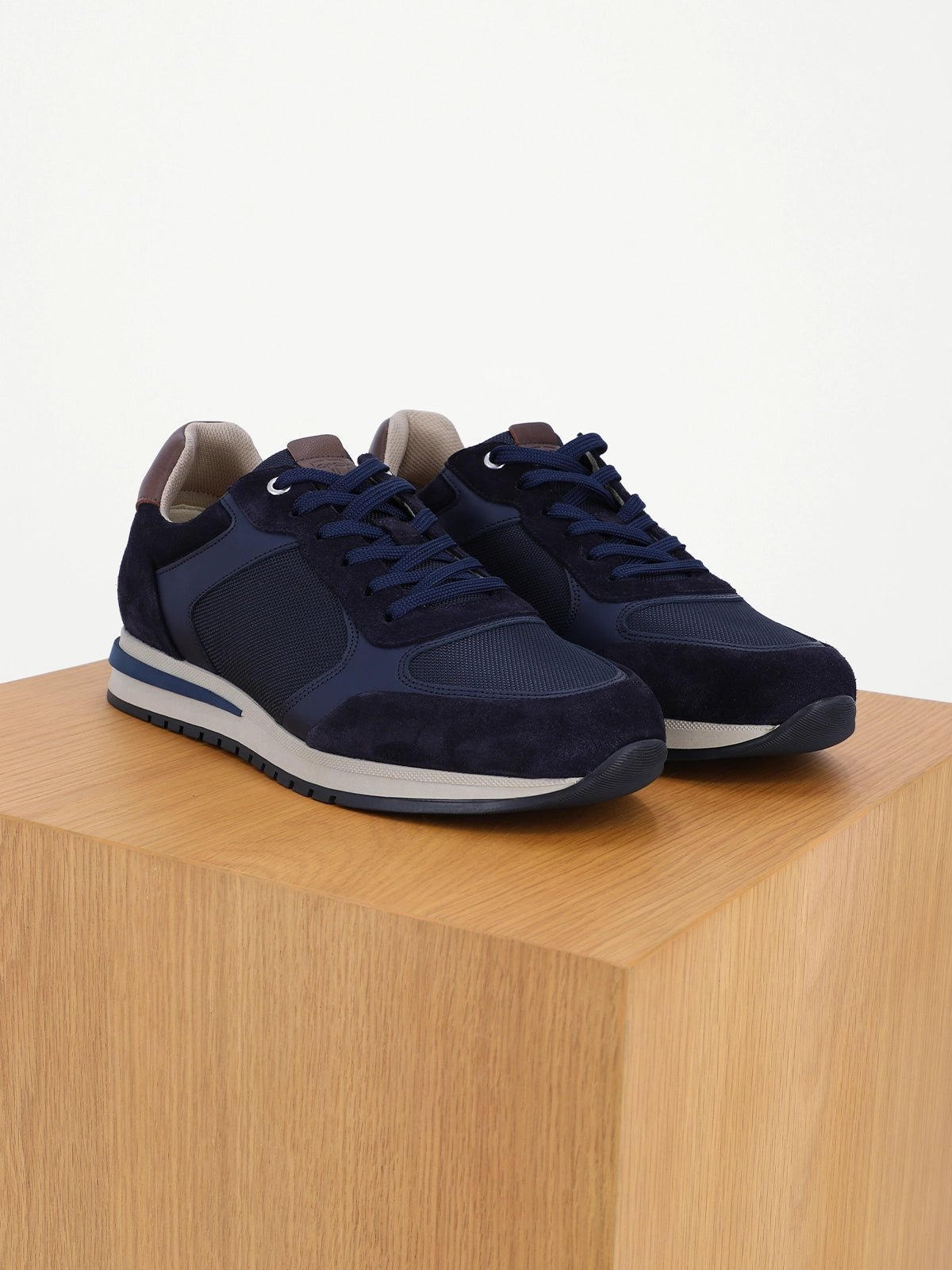 Baskets en cuir marine - IZAC