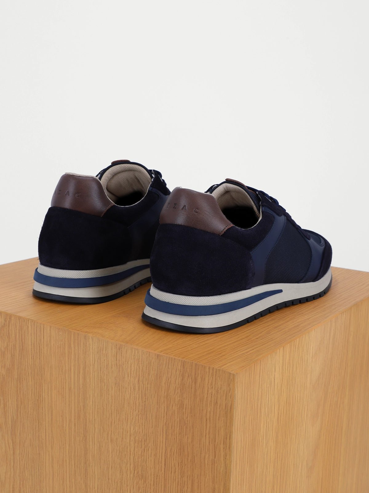 Baskets en cuir marine - IZAC