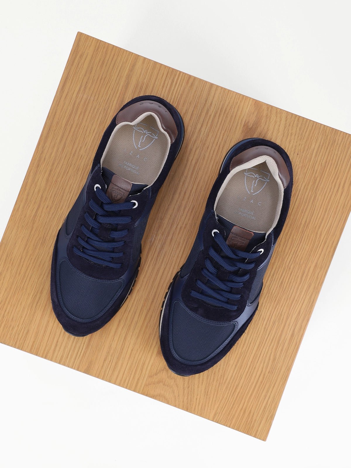 Baskets en cuir marine - IZAC