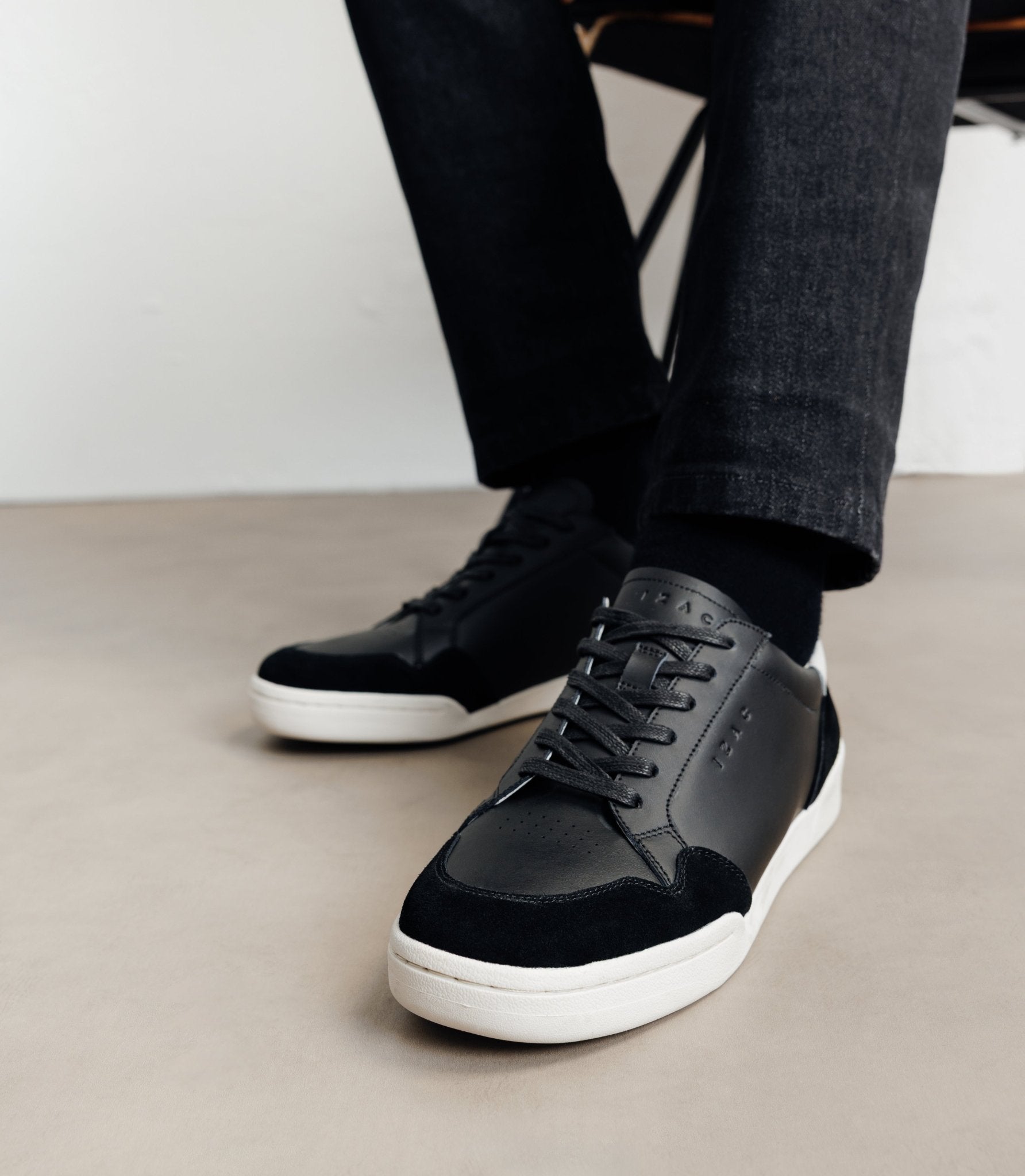 Sneakers Cuir Izac Chaussures Homme Baskets En Cuir Noir – IZAC - Main Image