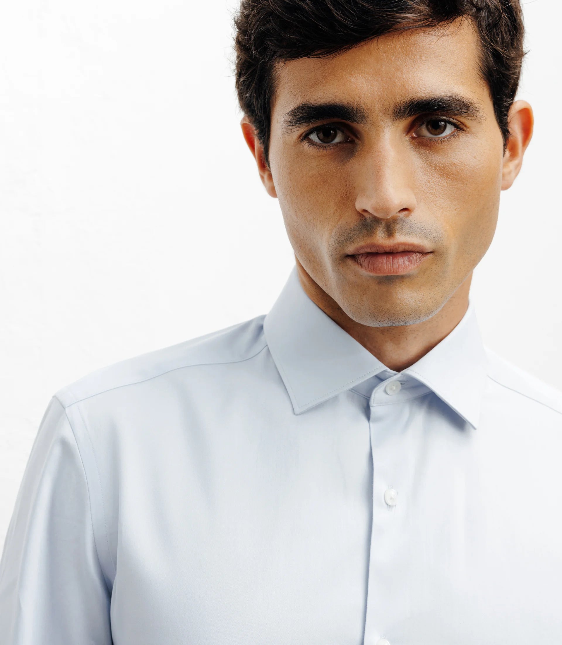 Chemise ajustée en satin de coton ciel - IZAC