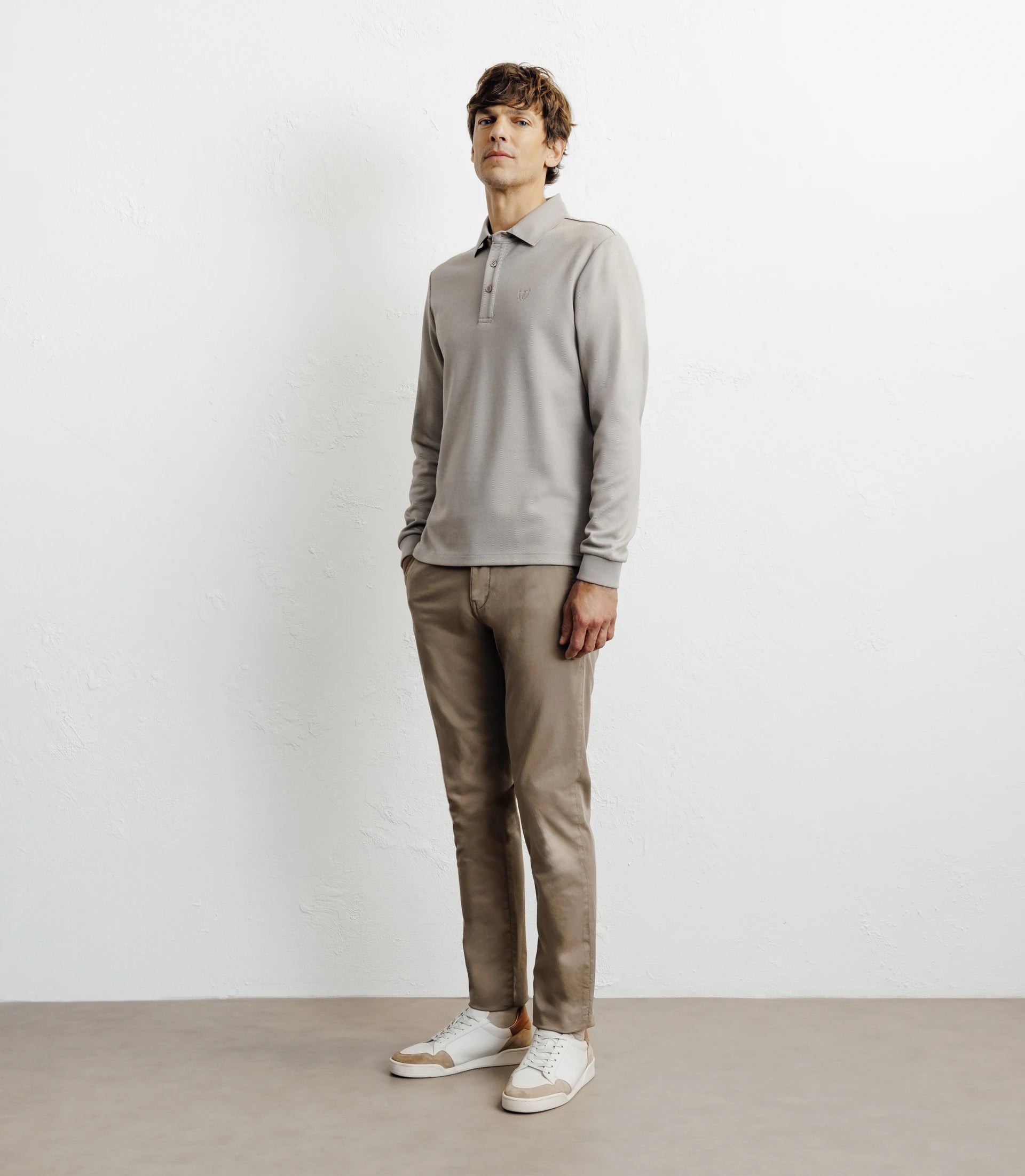 Polo boutonné en maille beige - IZAC