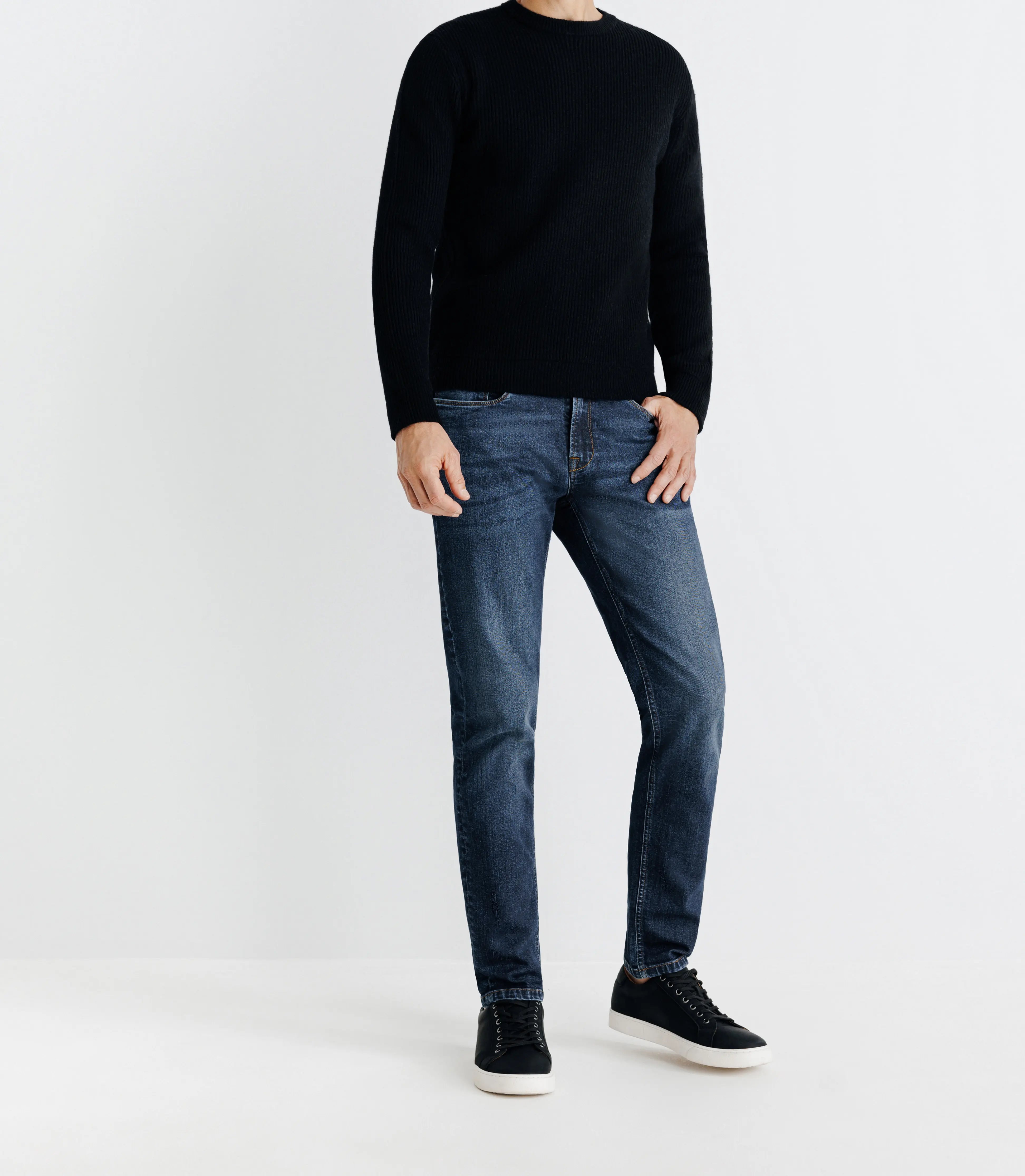 Pull col rond noir - IZAC