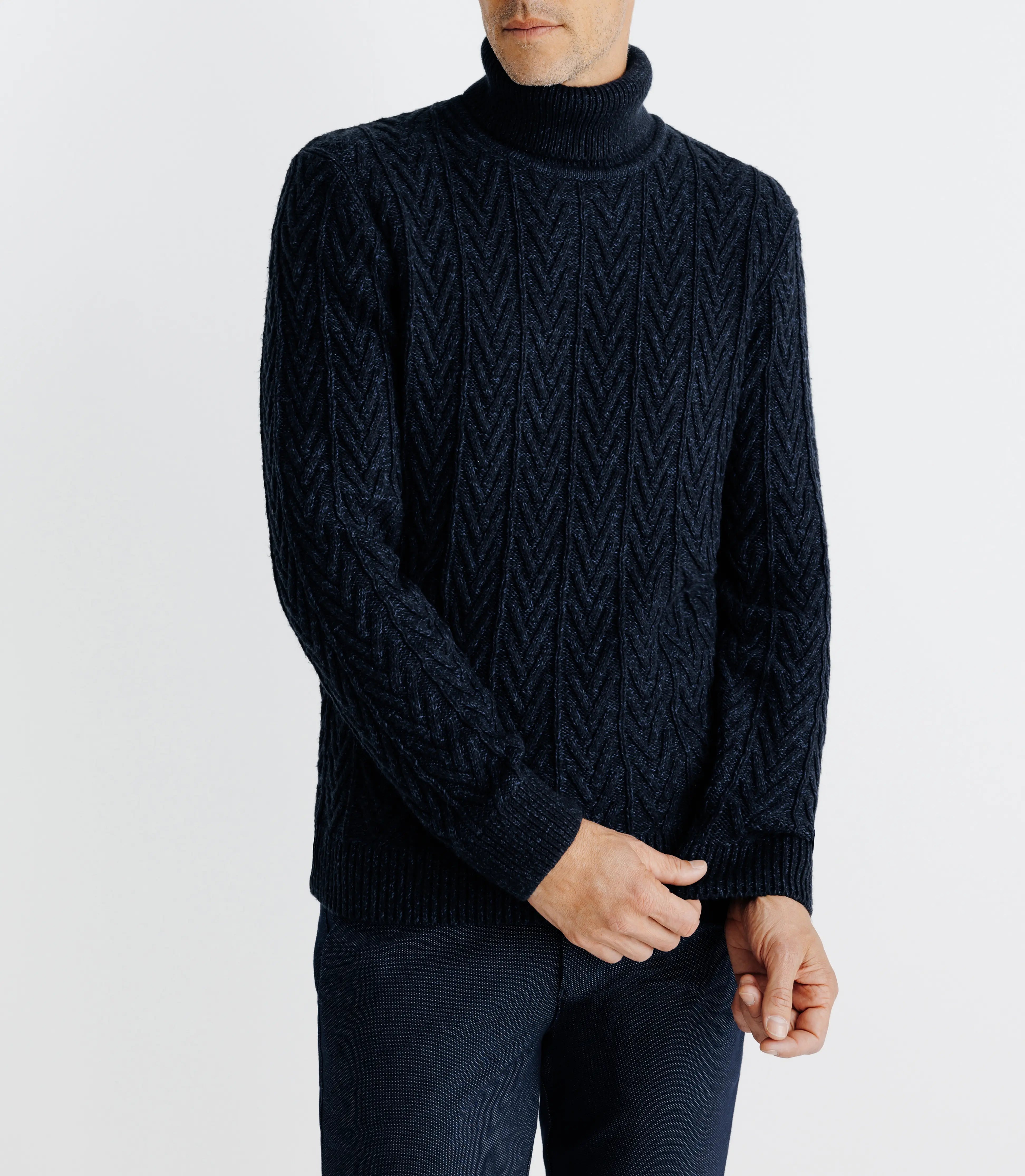 Pull col roulé torsadé marine - IZAC